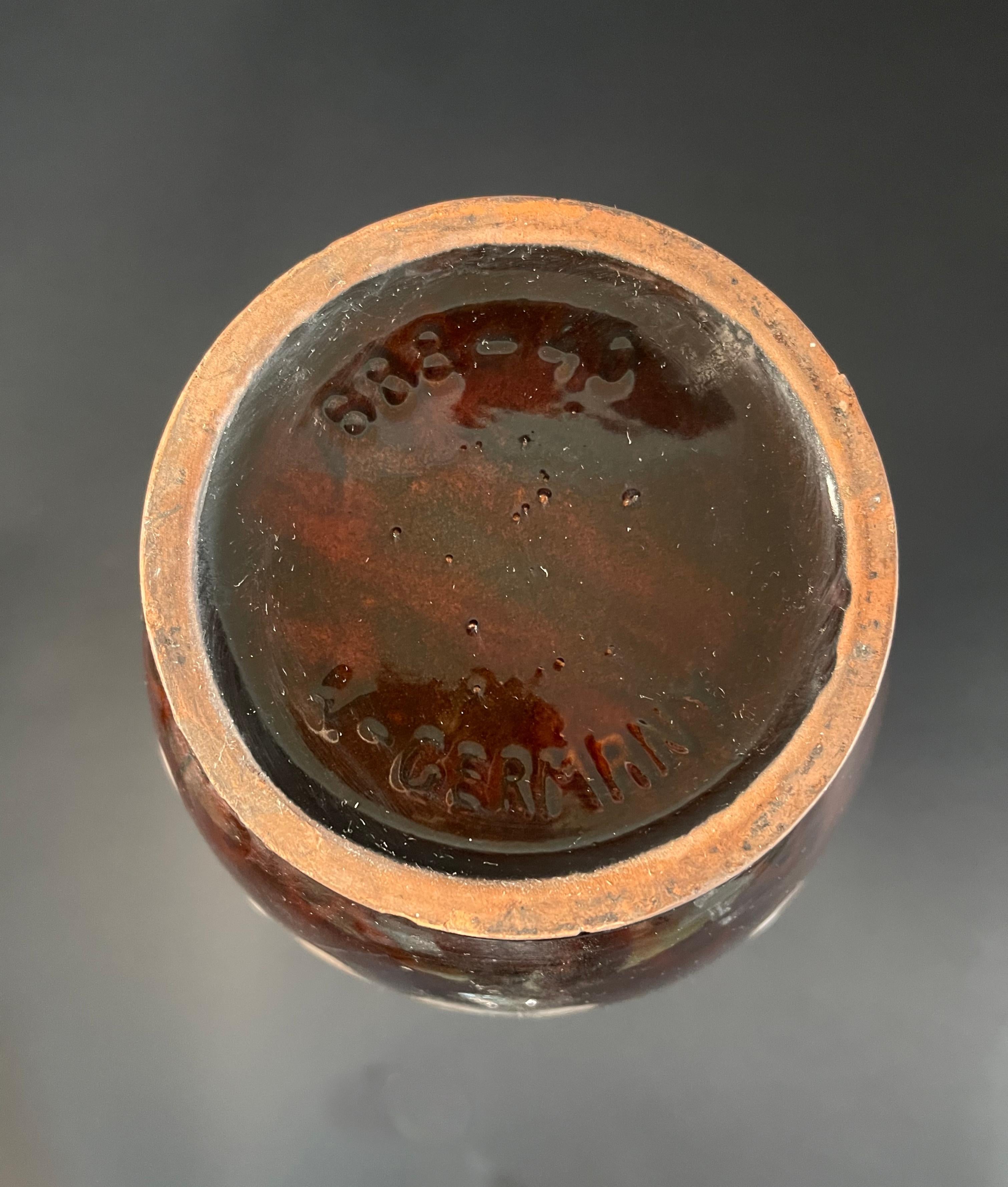 20ième siècle Vase en céramique des années 1950 peint à la main et signé en vente