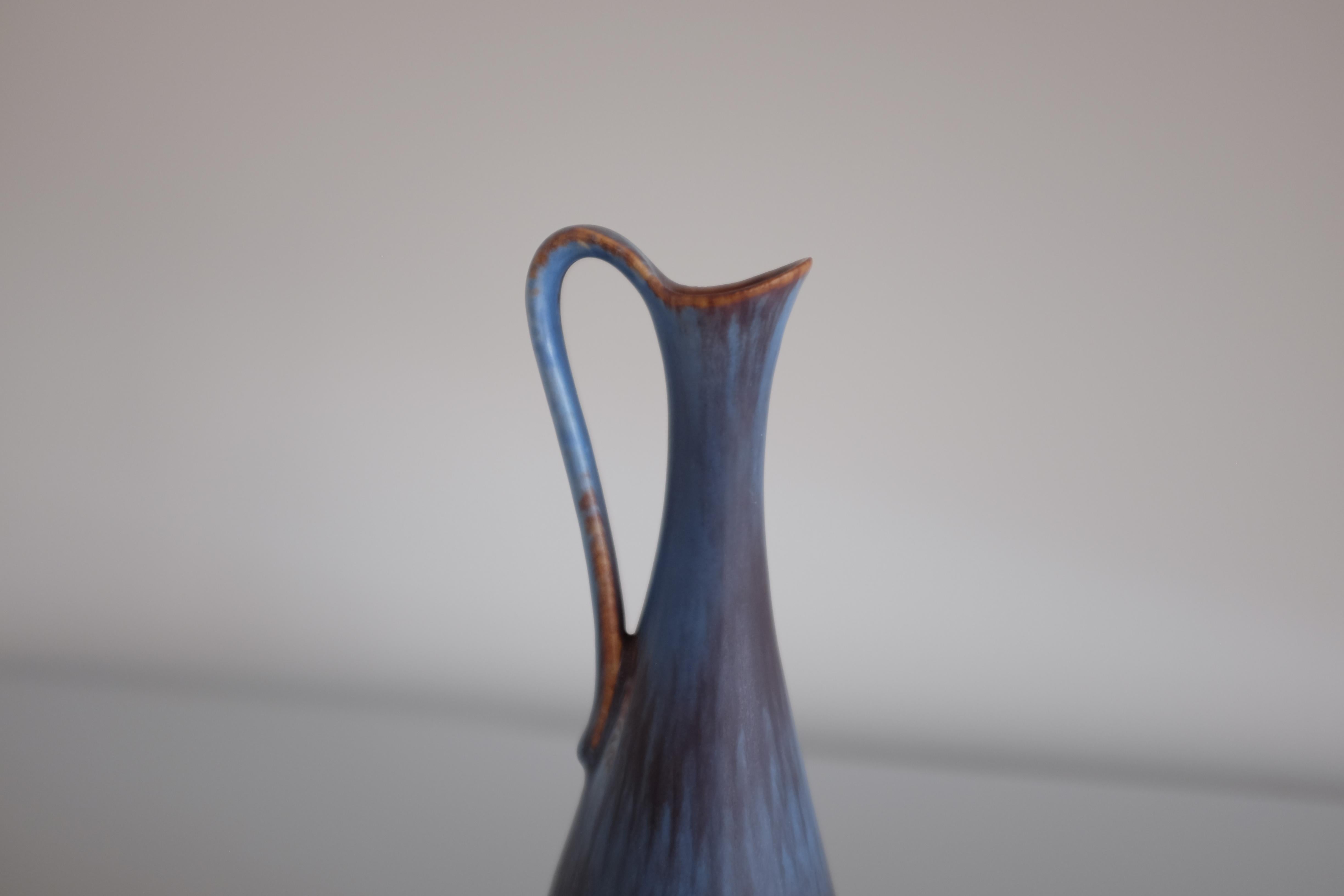 1950s Ceramic vase model ARL by Gunnar Nylund for Rörstrand, Sweden. In a good condition.

Dimensions: H 8 in. x W 3 in. x D 3 in.