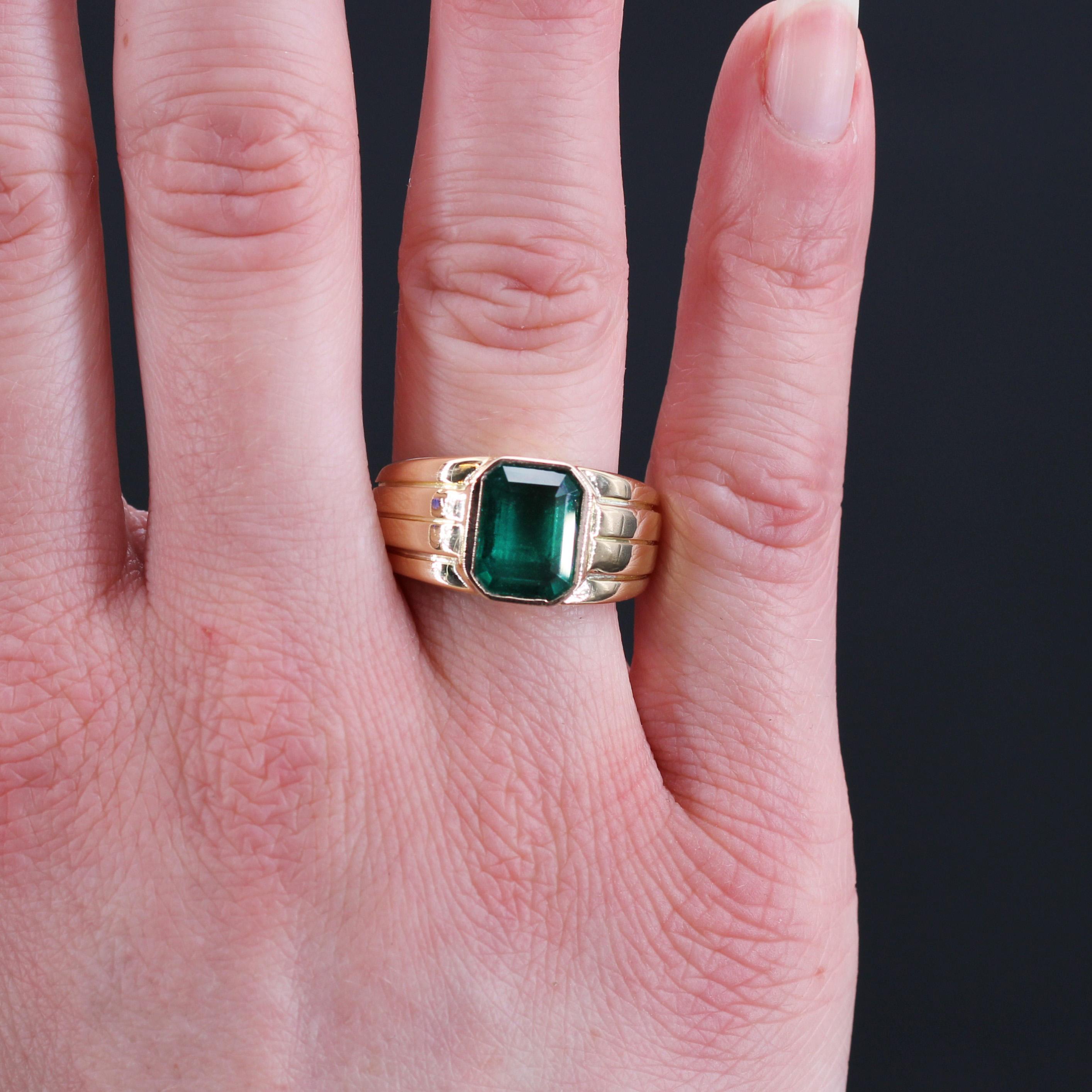 Emerald Cut 1950s Certified 2.92 Carat Emerald 18 Karat Yellow Gold Ring For Sale