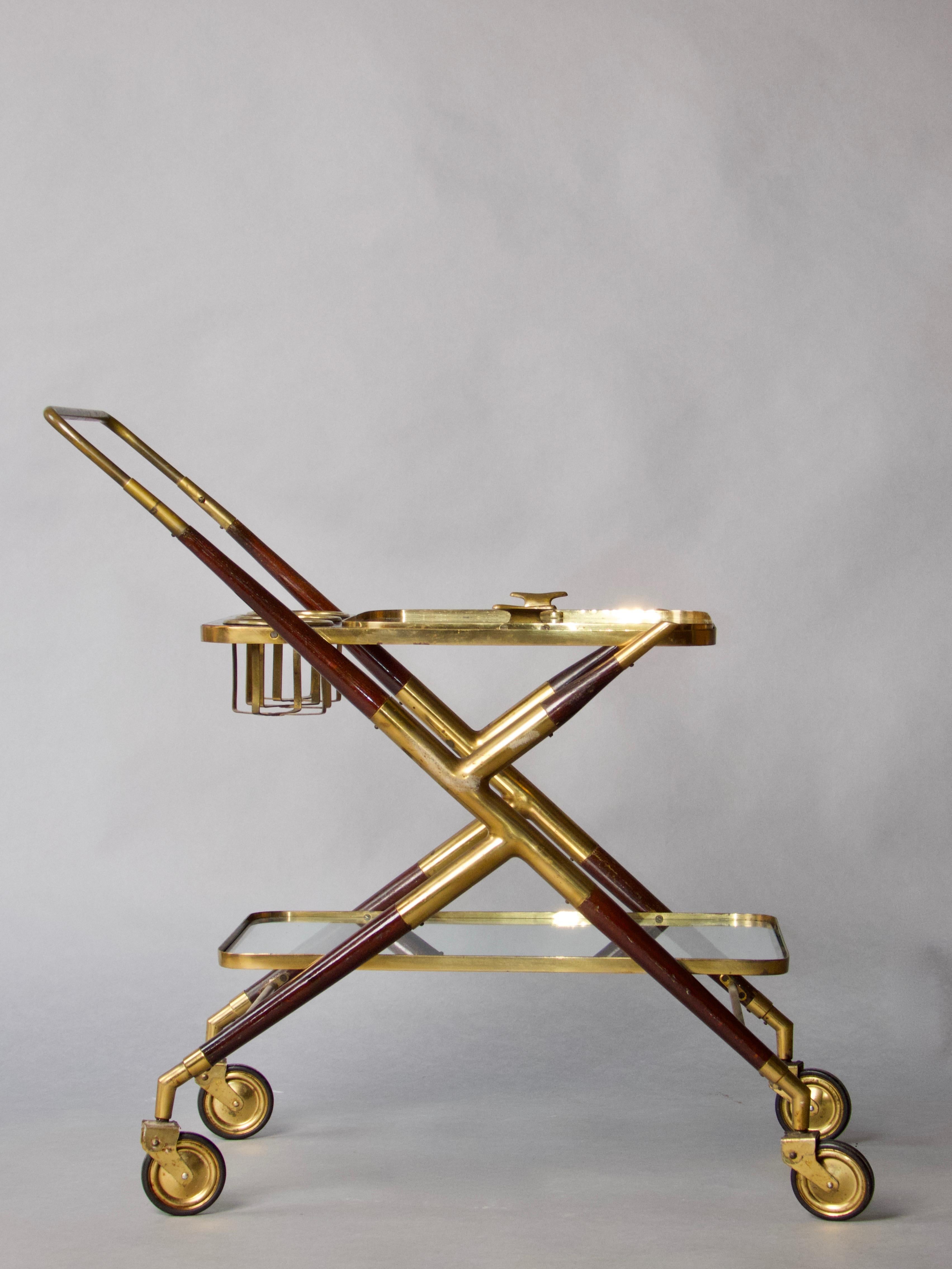 italien Chariot de bar en laiton et laque noire avec plateau amovible, années 1950, Cesar Lacca en vente