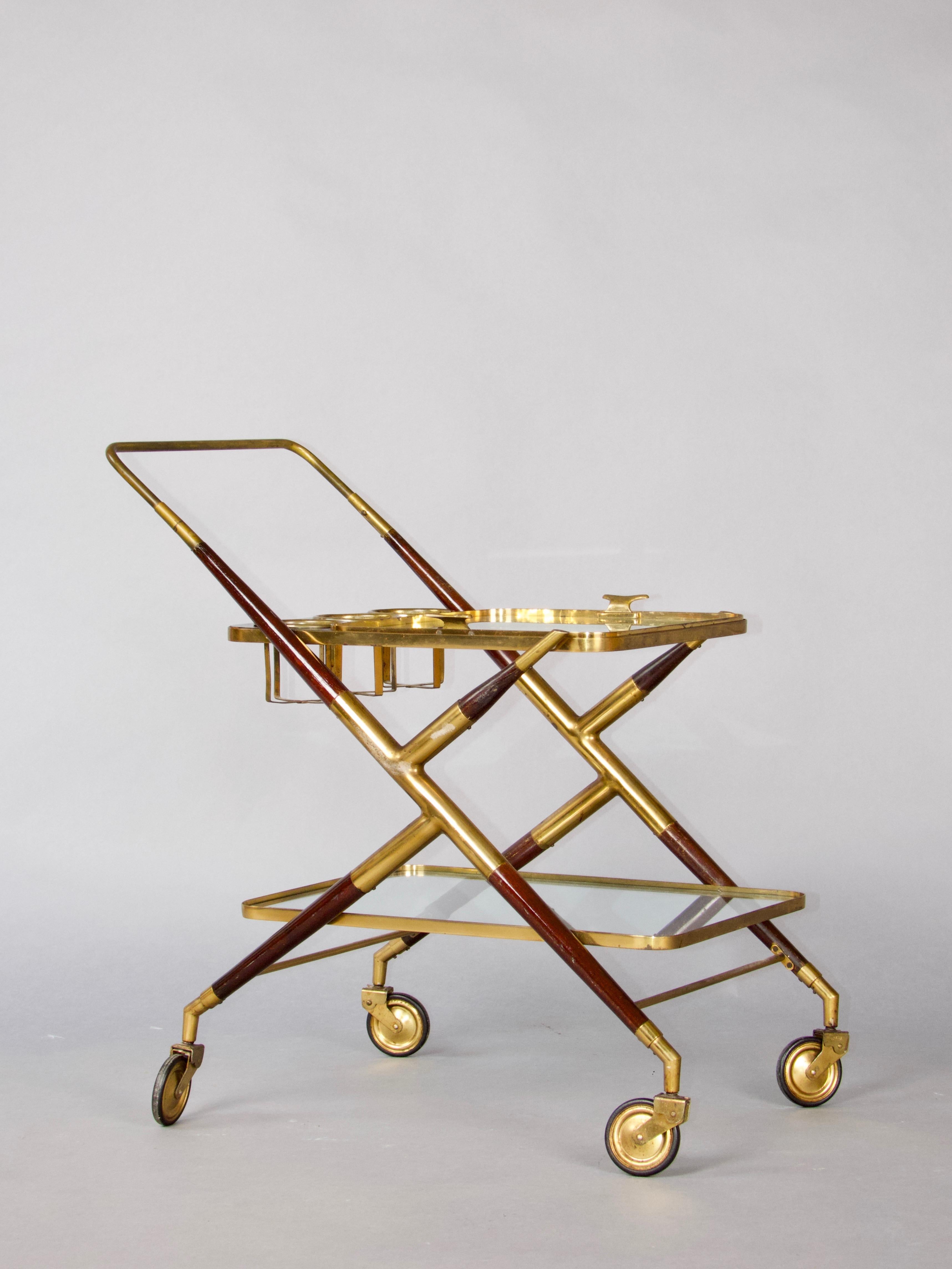 Chariot de bar en laiton et laque noire avec plateau amovible, années 1950, Cesar Lacca Bon état - En vente à grand Lancy, CH