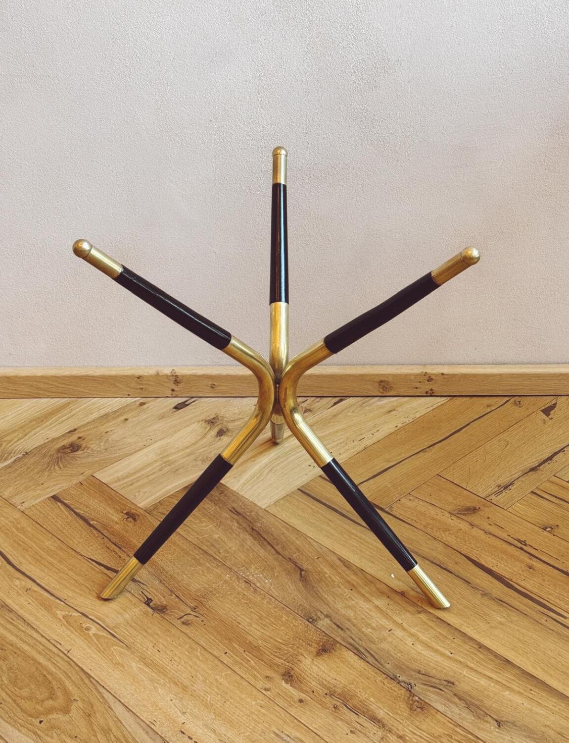 Laiton Table d'appoint ronde en forme d'araignée Cesare Lacca des années 1950 en vente