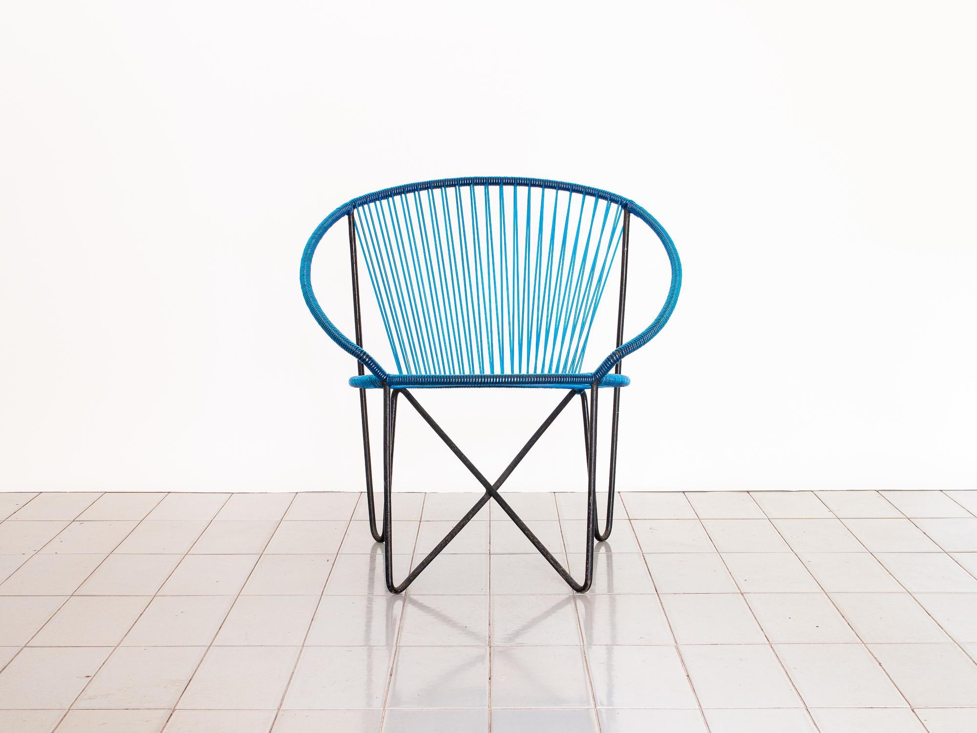 This hoop chair designed by Zanine Caldas is a rare and unique find, and was produced by Metalúrgica IMPA in the 1950s. The chair was originally made in nylon strings, the seat also includes a cushion (not pictured). Iron is in original