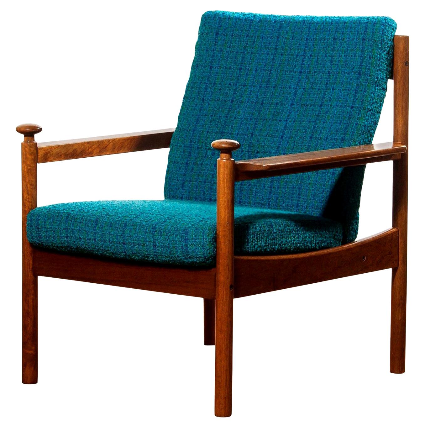 Beautiful chair designed by Torbjørn Afdal for Sandvik & Co. Mobler, Norway.
The wooden frame with the blue fabric cushions makes it a very nice combination.
The frame is in a good condition, only the cushions need a refilling.
Period: