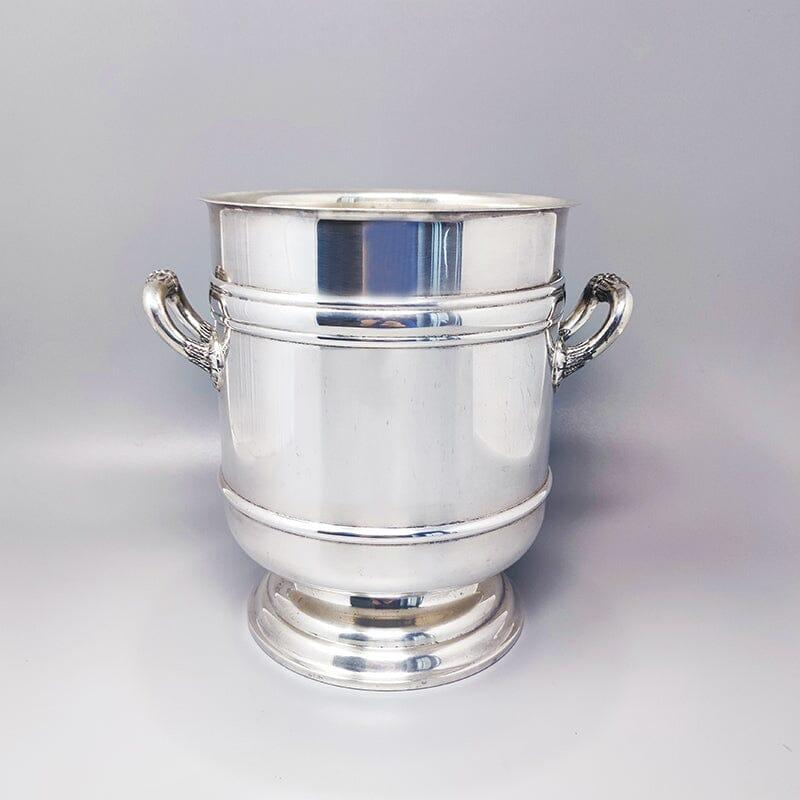 1950s Gorgeous champagne or ice bucket  by Christofle in silver plated.  It's part of the Gallia collection. Made in France. The item is in excellent condition.
Dimension:
diameter 9,44
