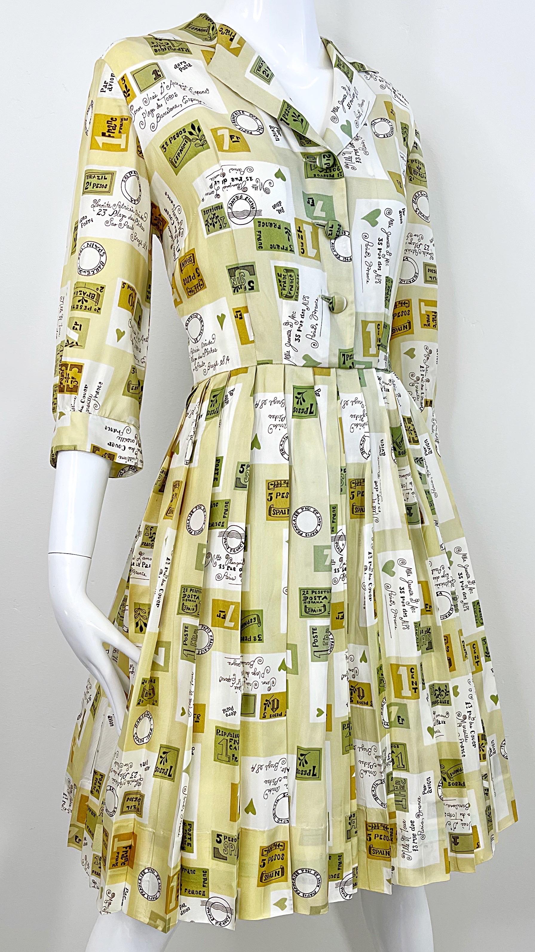 1950s Charles Hymen Novelty Postcard Print Vintage 50s 3/4 Sleeves Silk Dress For Sale 3