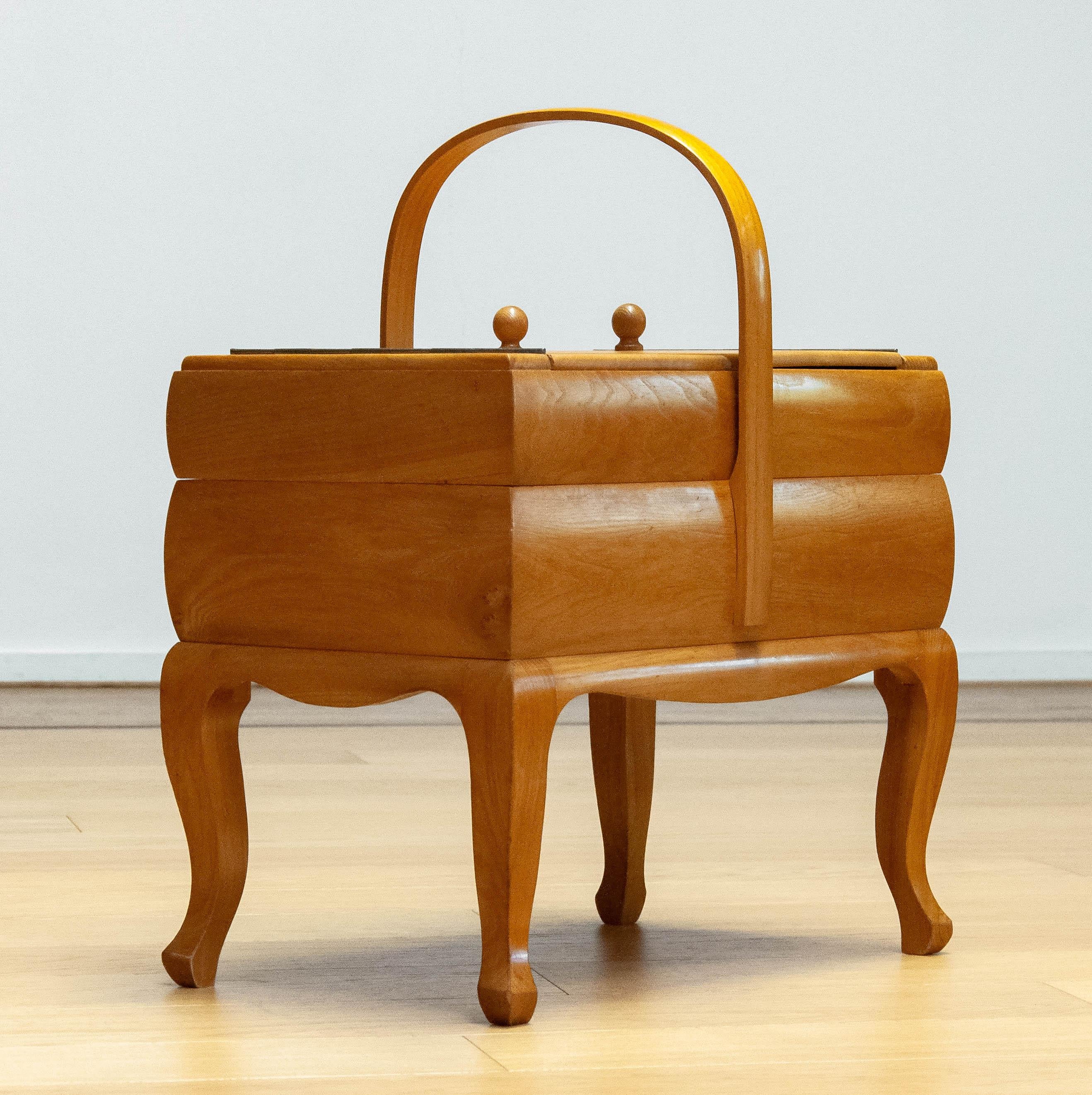 1950s, Charming Sewing Box, Suède en vente 1