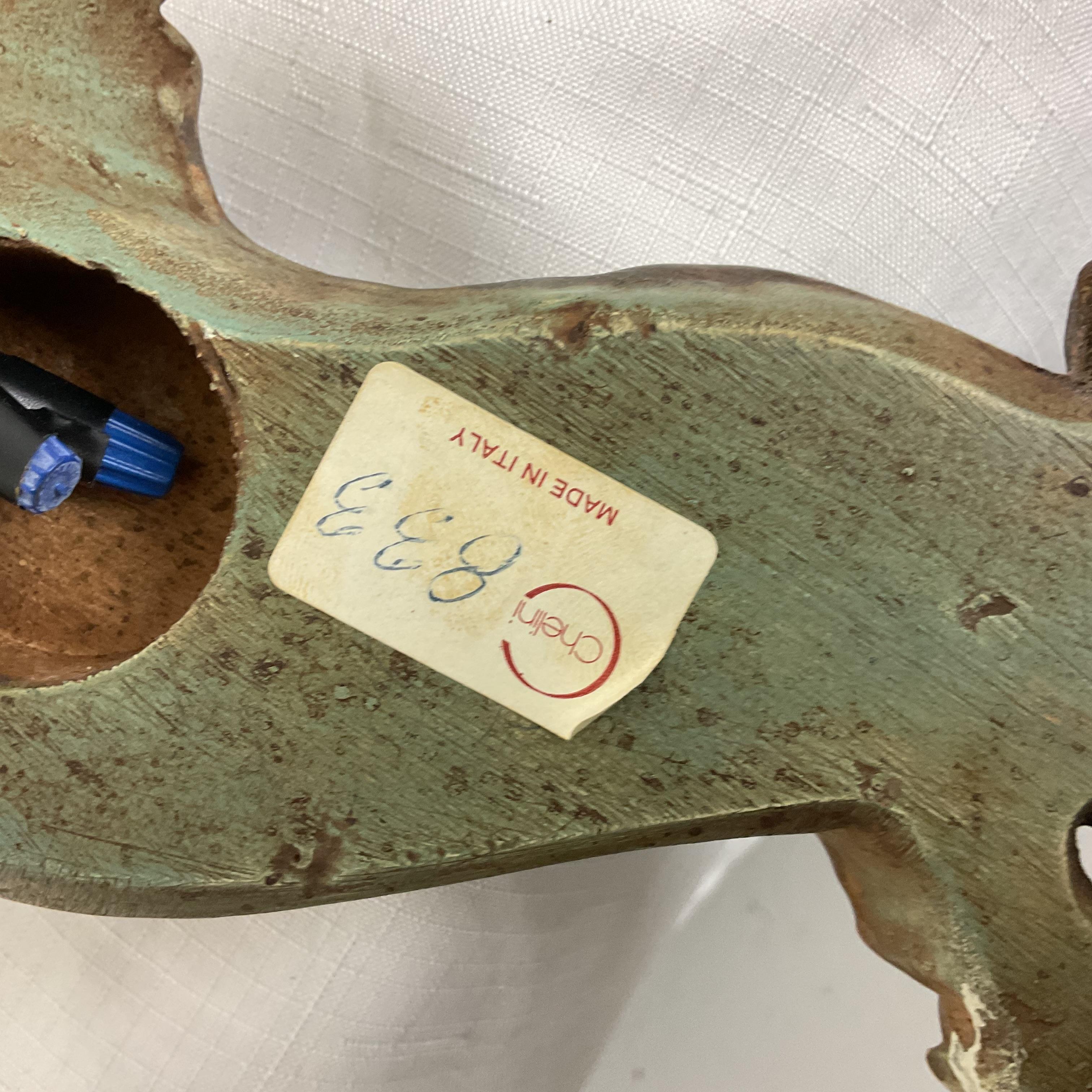 Rococò Coppia di sconsole da parete in legno intagliato e foglia d'oro di Chelini degli anni '50 in vendita