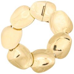 1950s Chic and Elegant Flexible Rose Pedal Motif High Polish Gold Link Bracelet