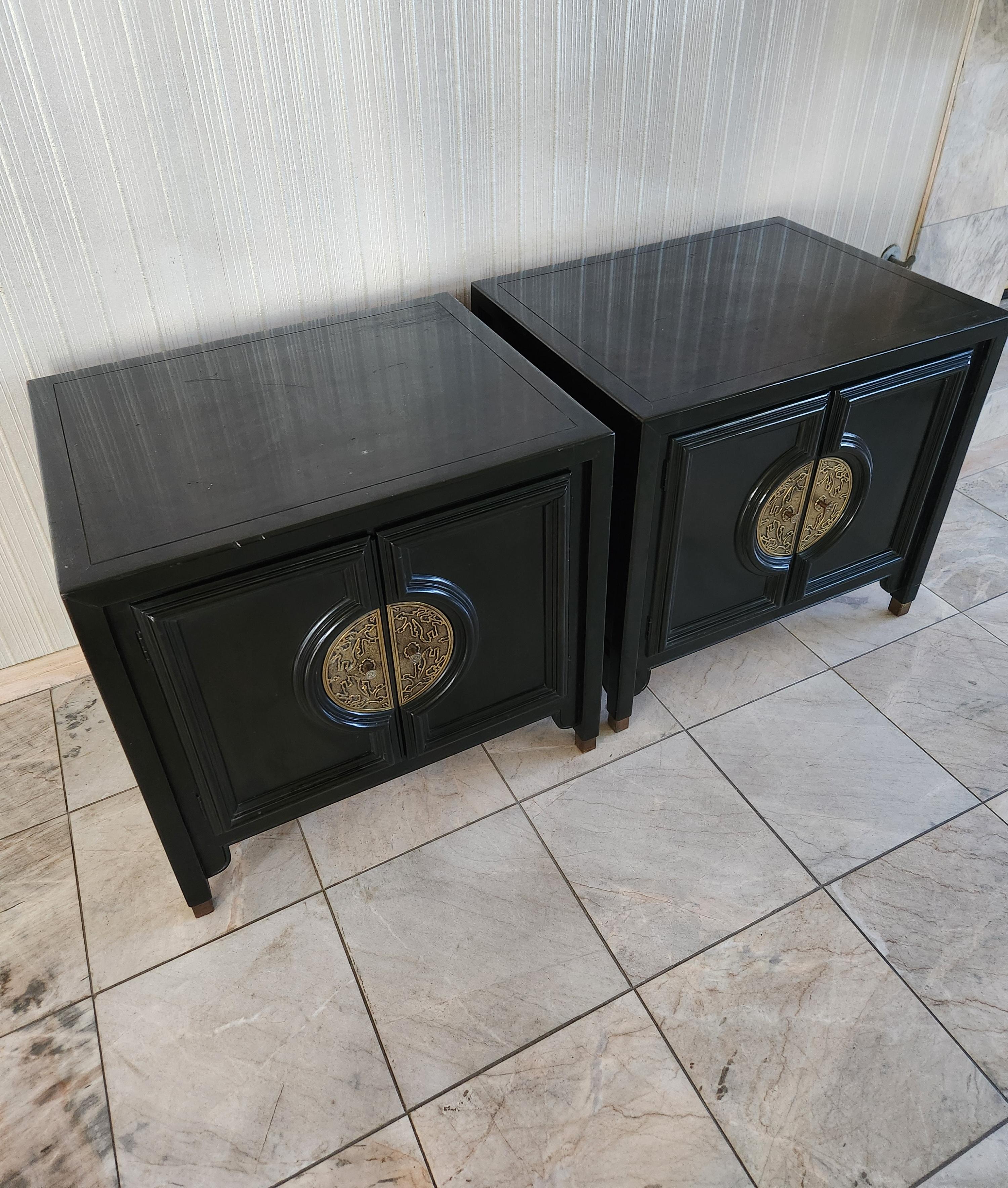 Mid-Century Modern 1950s Chin Hua Century Raymond Sobota Tables de nuit Laque Ebonisée en vente