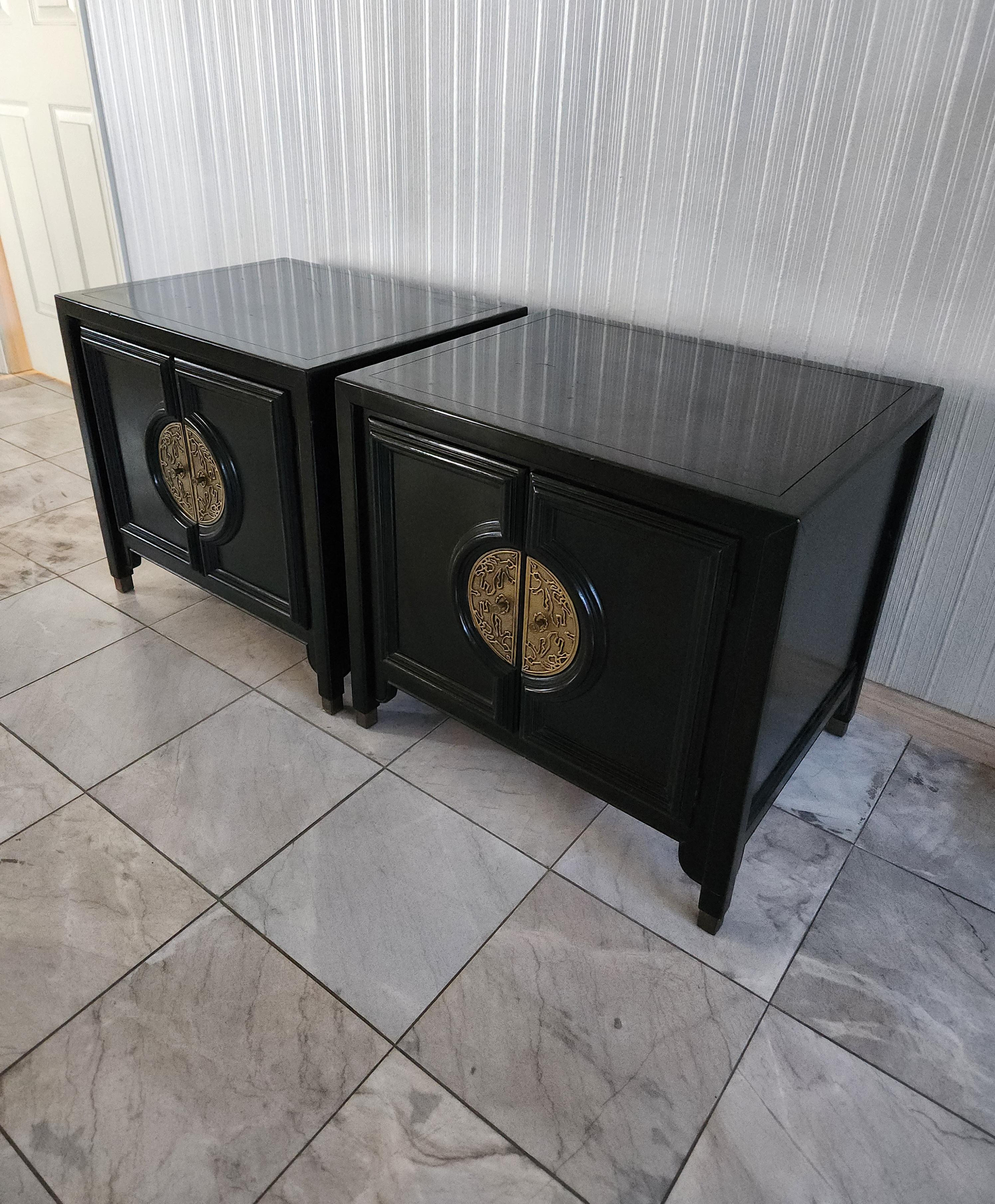 1950s Chin Hua Century Raymond Sobota Tables de nuit Laque Ebonisée en vente 1