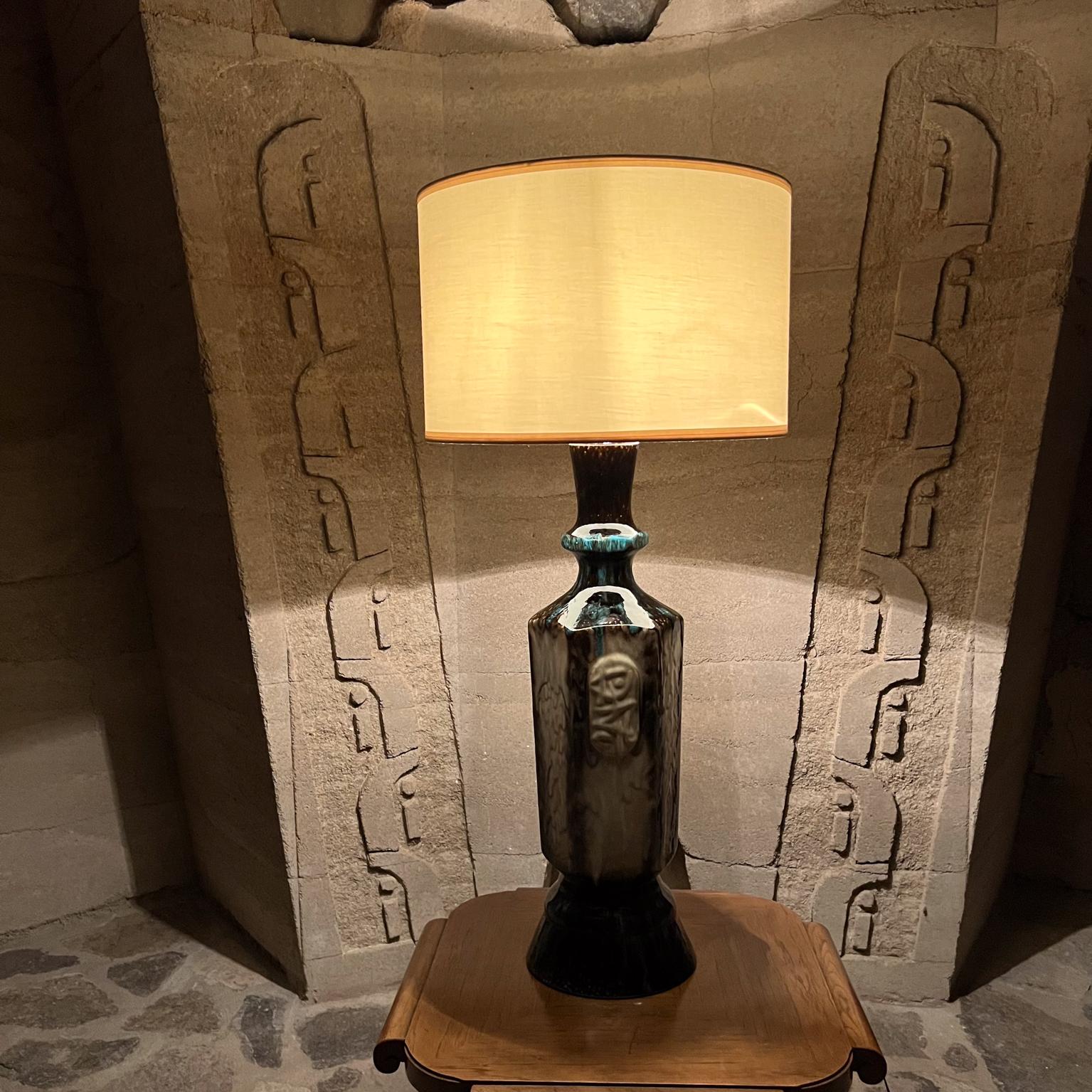  Lampe de table en céramique émaillée chinoise des années 1950 en vente 1
