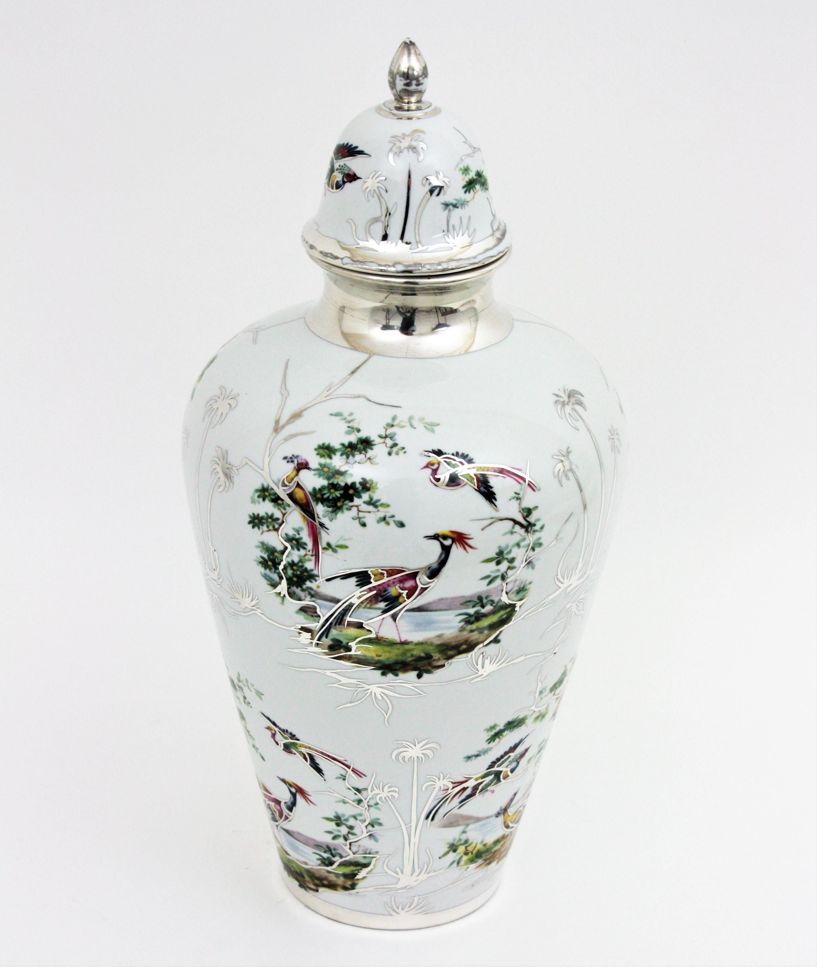 Chinese Porcelain Lidded Vase, 1950s For Sale 4