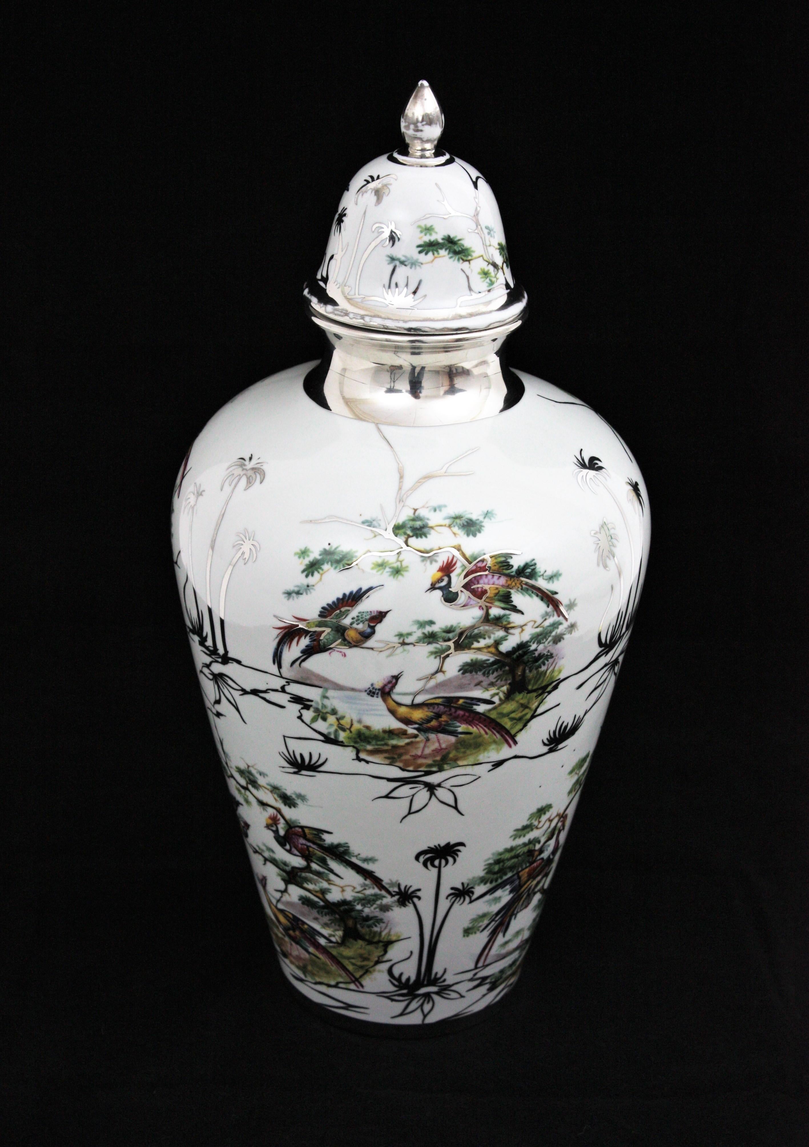 Chinese Porcelain Lidded Vase, 1950s For Sale 5