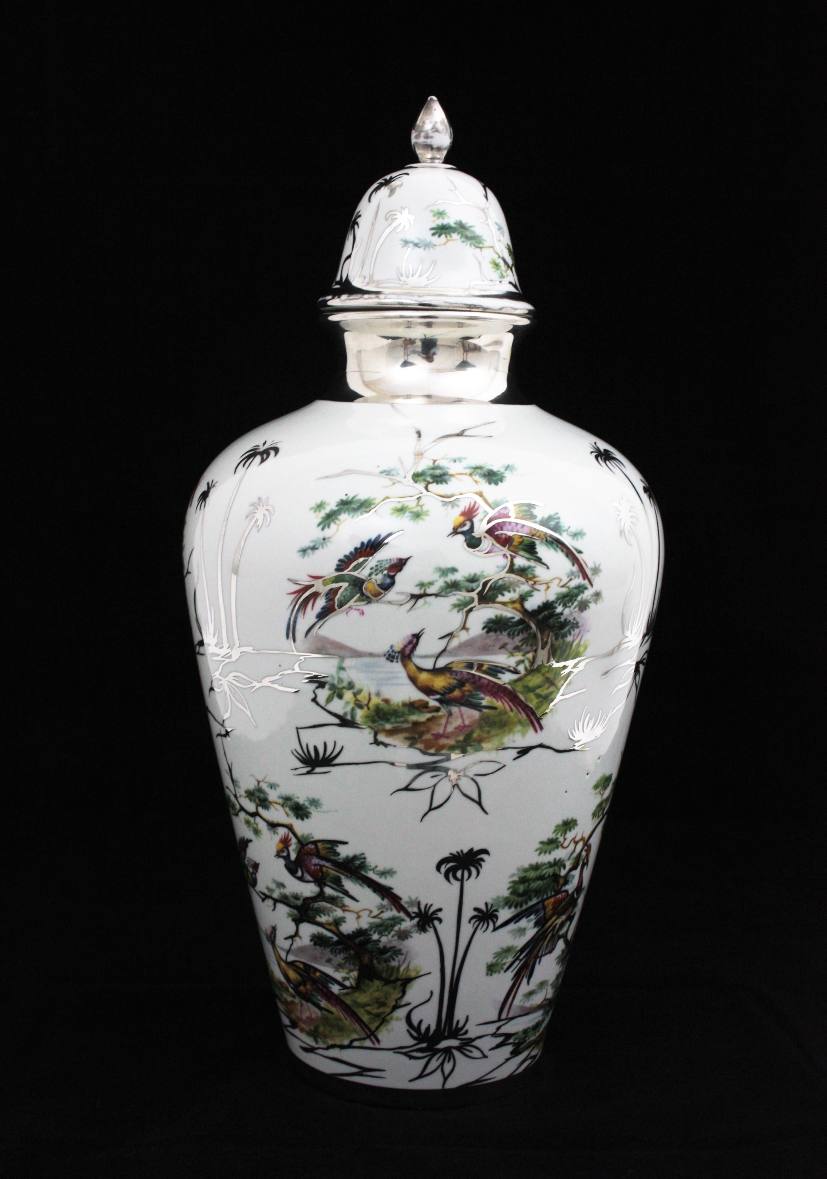 Chinese Porcelain Lidded Vase, 1950s For Sale 9