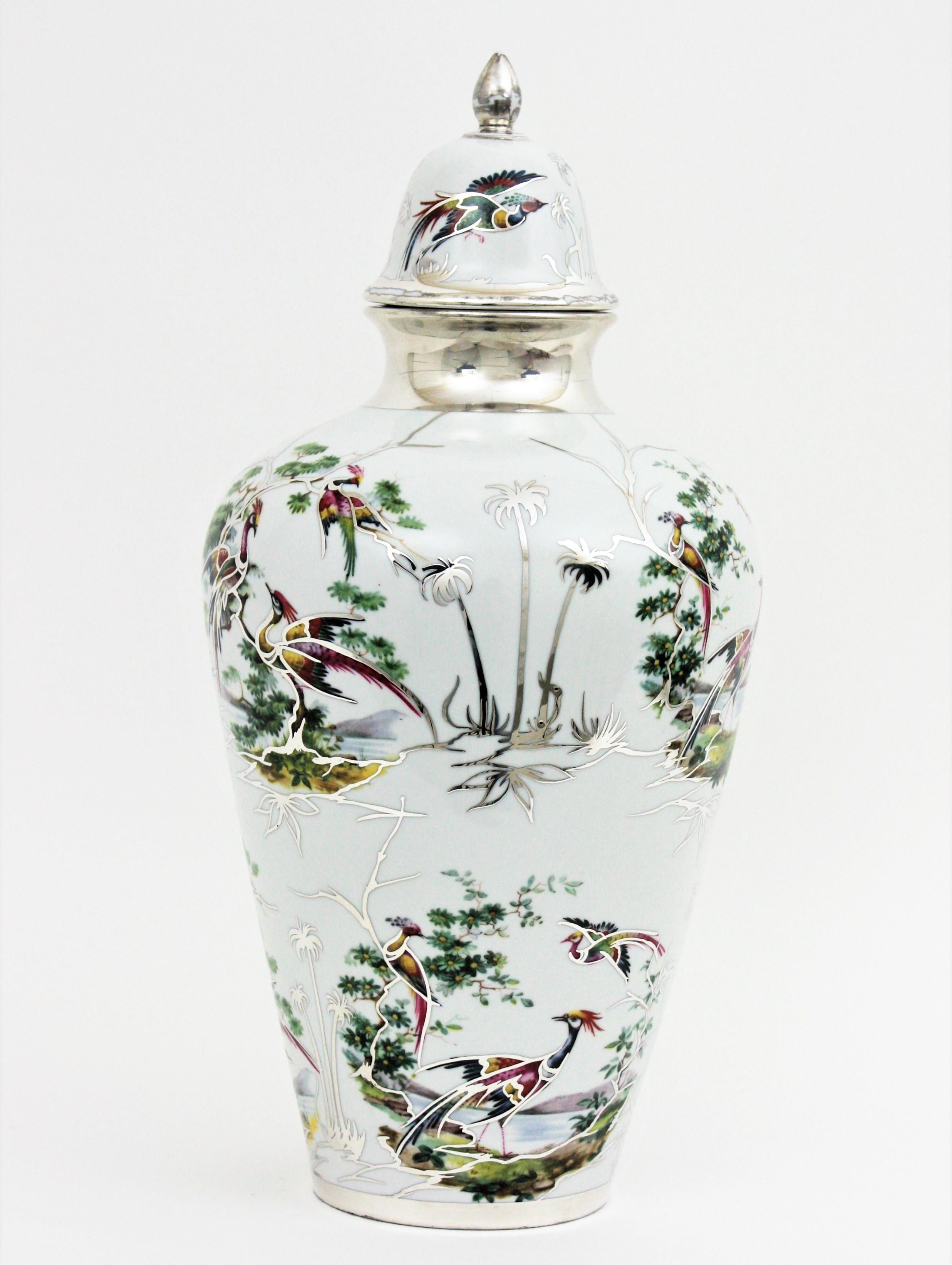 Mid-Century Modern Vase à couvercle en porcelaine de Chine, années 1950 en vente