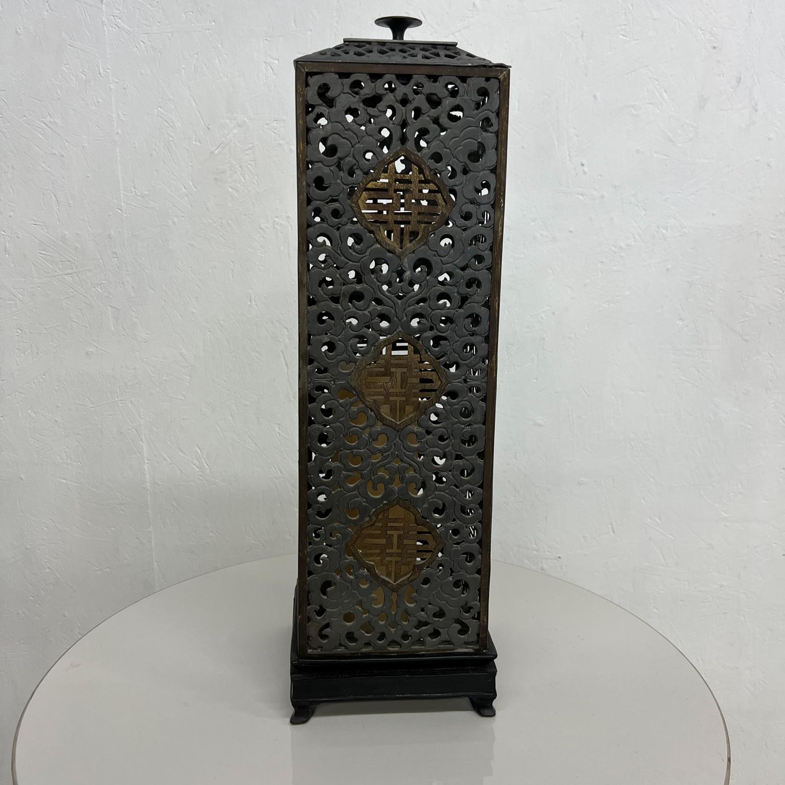 Artisan vintage handcrafted Chinese tall lantern candle holder incense burner sculptural cut brass
Made in lead and brass, mounted on a wood base. Comes with a lid.
Exquisitely crafted. Sculptural cut brass.
No markings
22 tall x 7 x 7
Preowned