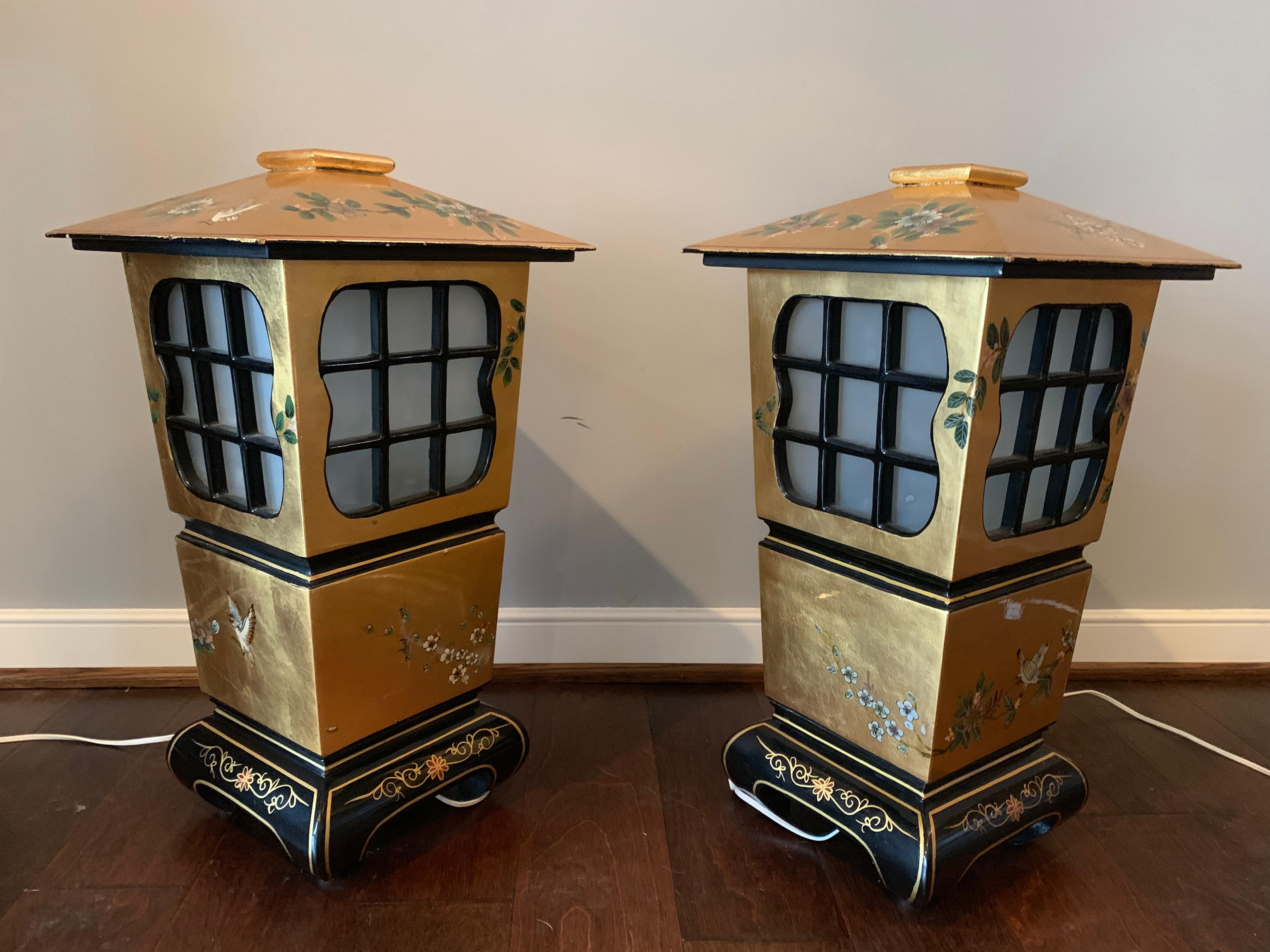 1950s Chinoiserie Large Black and Gold Lacquered Lantern Lamps, Pair 5