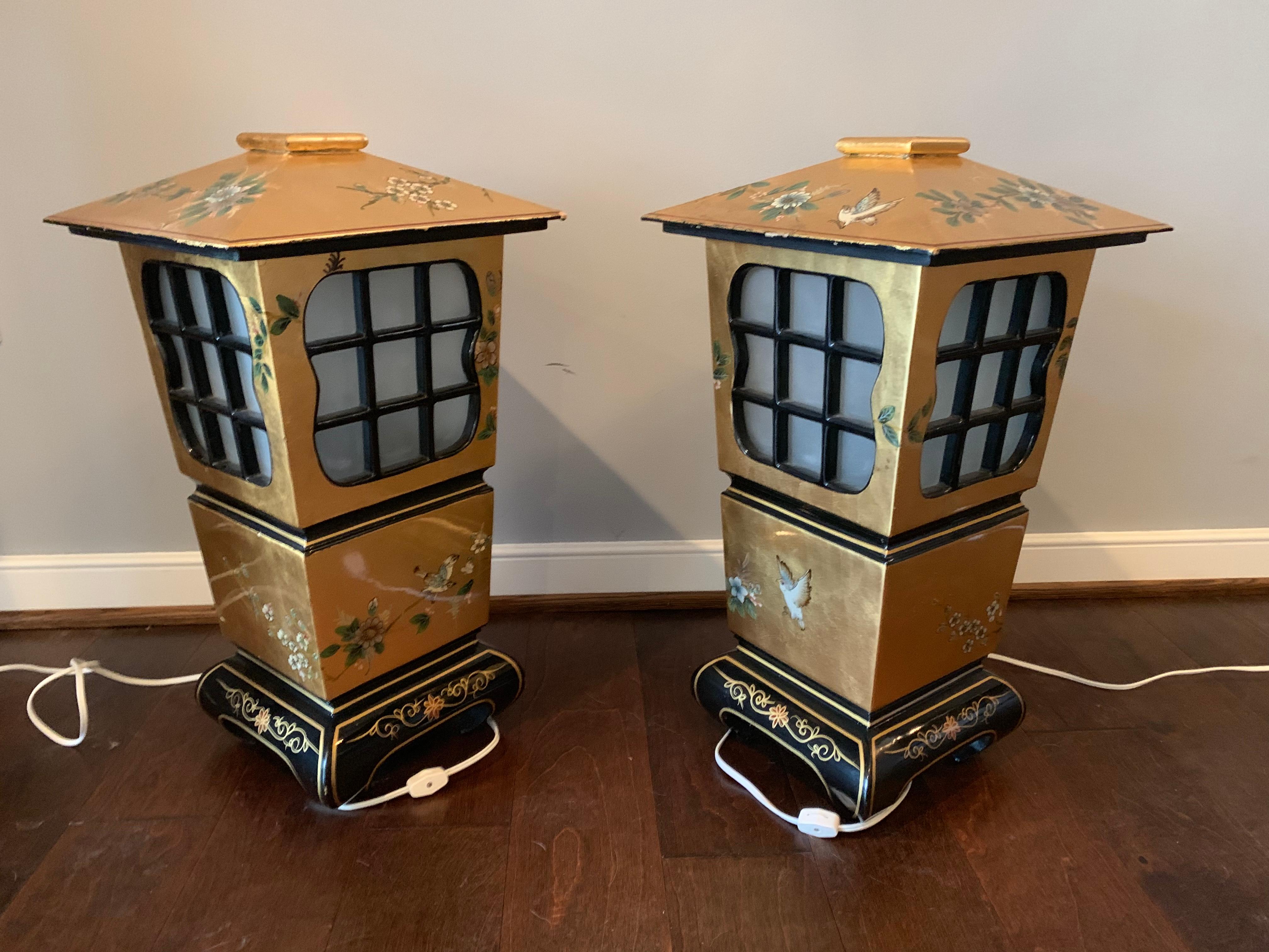 1950s Chinoiserie Large Black and Gold Lacquered Lantern Lamps, Pair 6