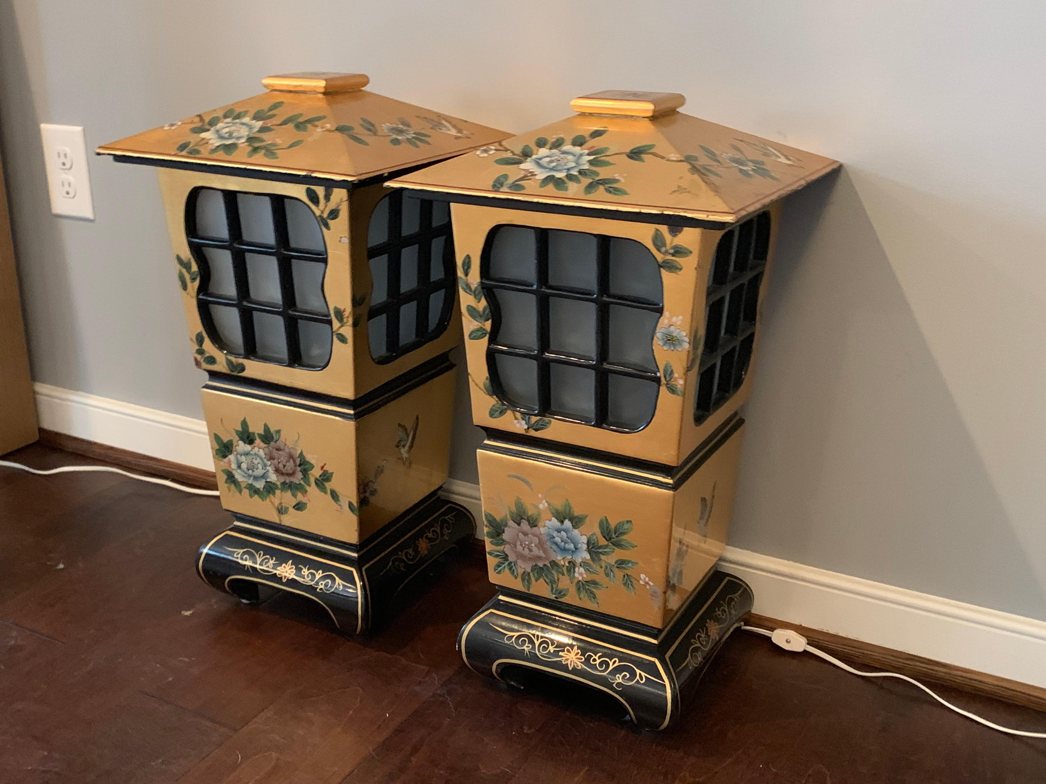 Frosted 1950s Chinoiserie Large Black and Gold Lacquered Lantern Lamps, Pair