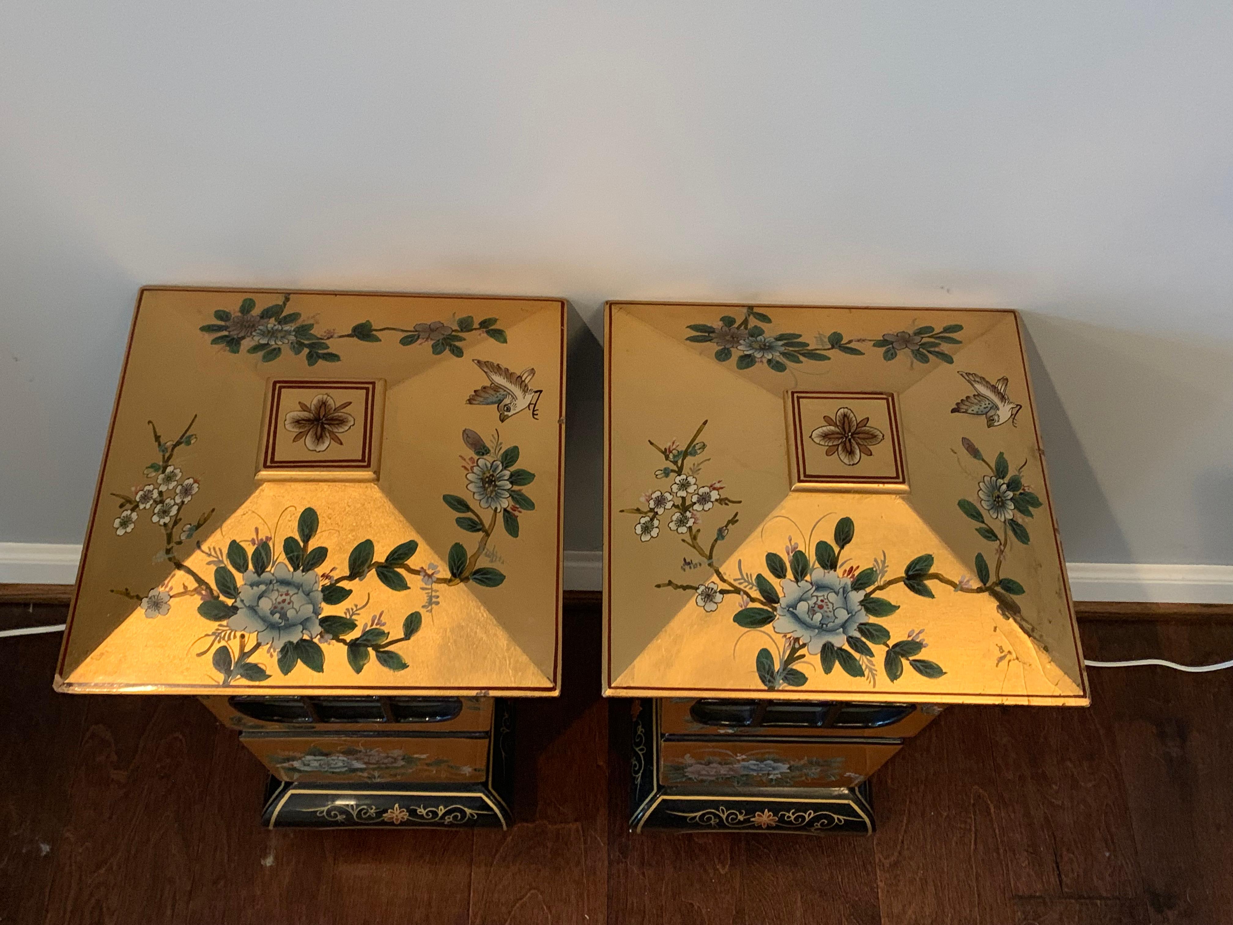 1950s Chinoiserie Large Black and Gold Lacquered Lantern Lamps, Pair In Good Condition In Richmond, VA