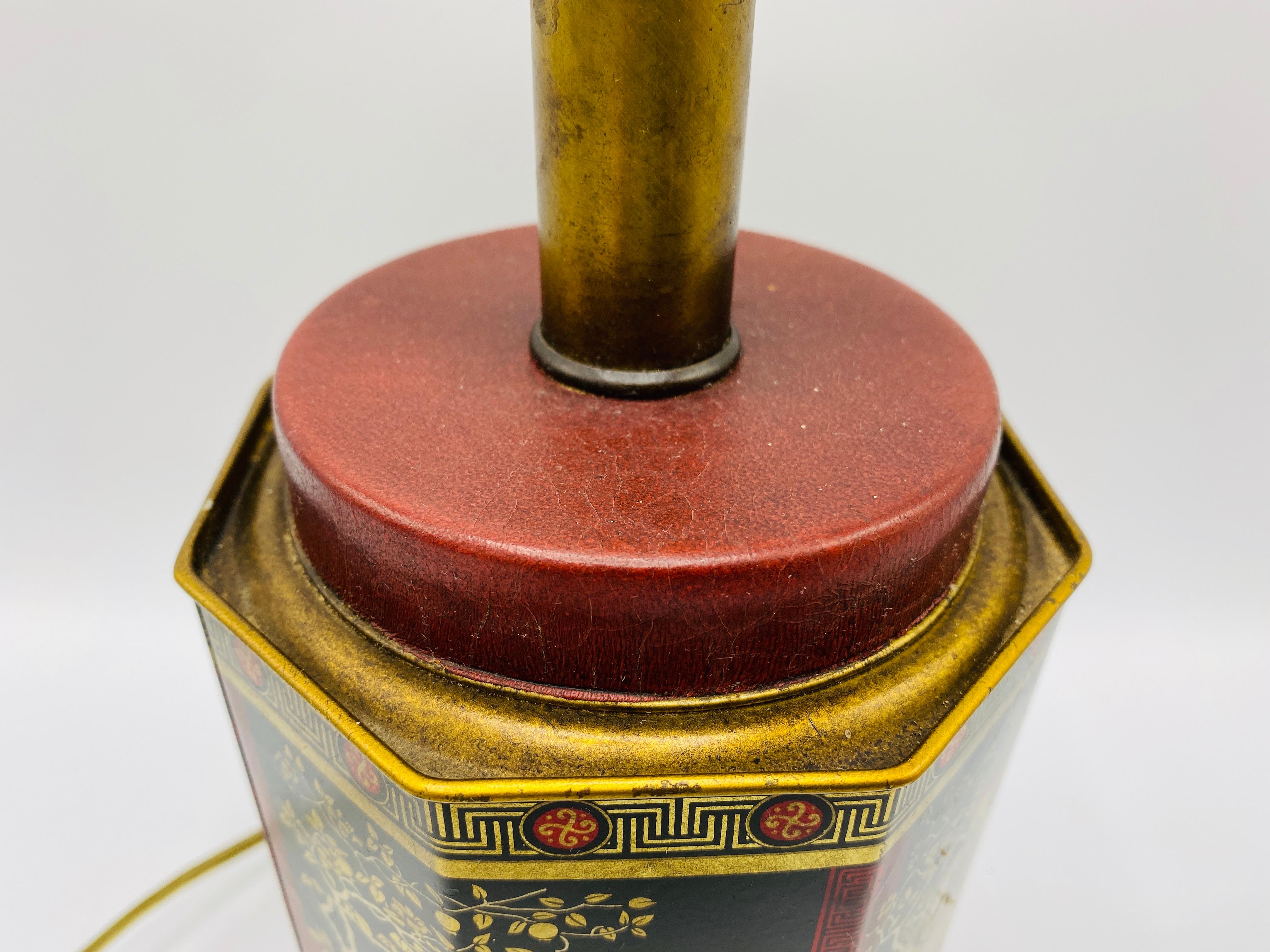 1950s Chinoiserie Red and Black Tole Tea Canister Lamp with Leather Details For Sale 4