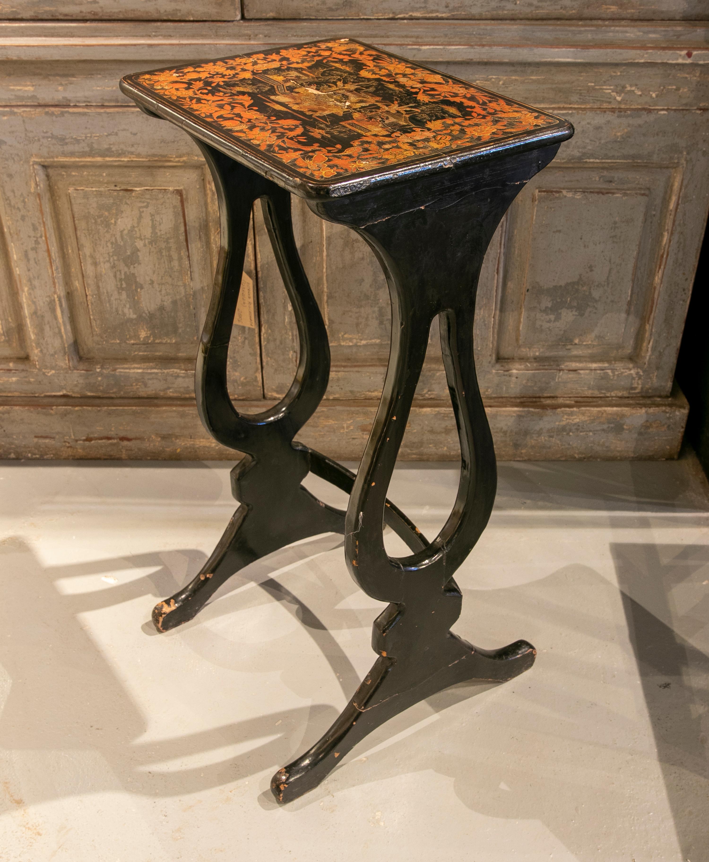 Chinese 1950s Chinoiserie Style Lacquered Wooden Sidetable For Sale