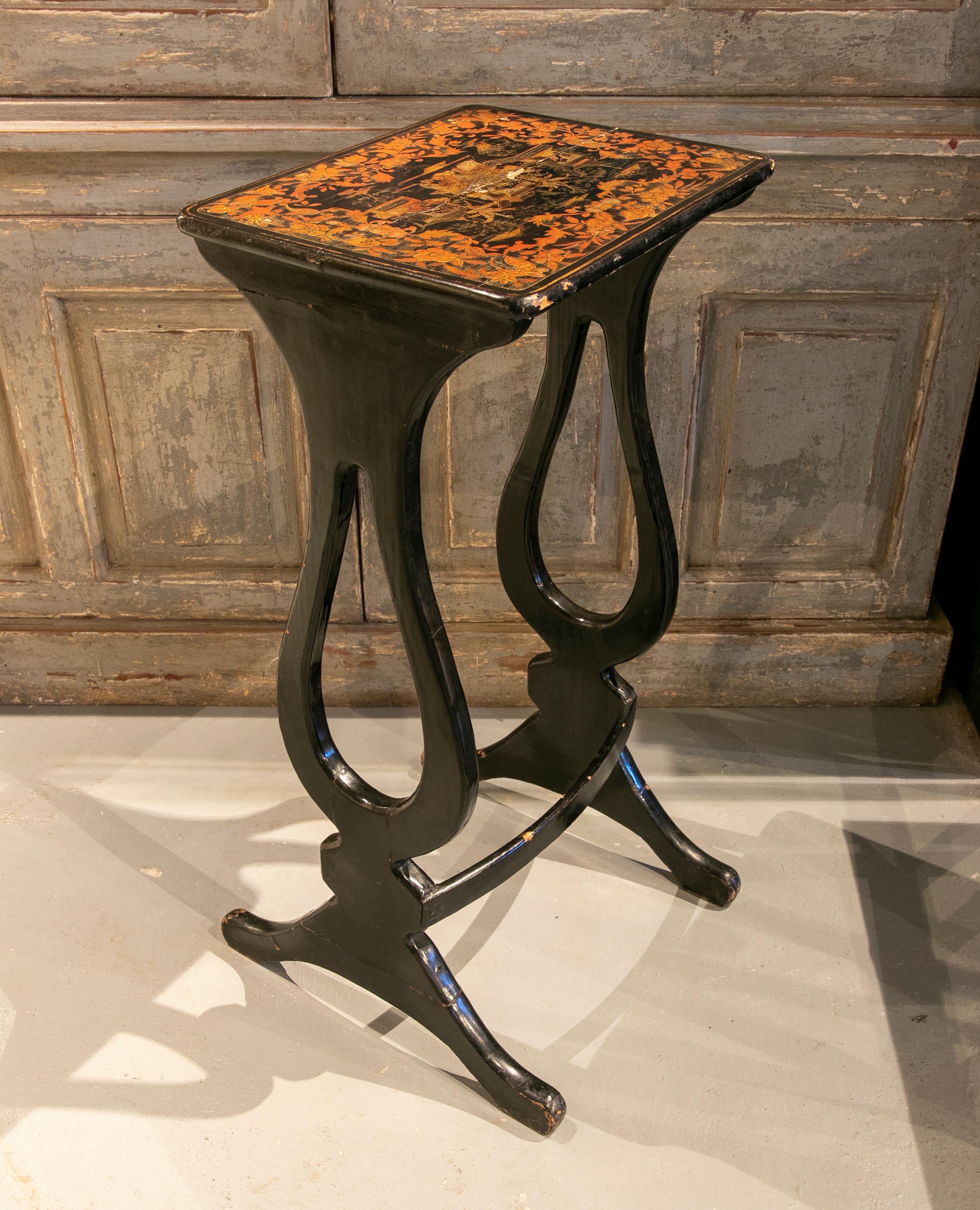 1950s Chinoiserie Style Lacquered Wooden Sidetable In Good Condition For Sale In Marbella, ES