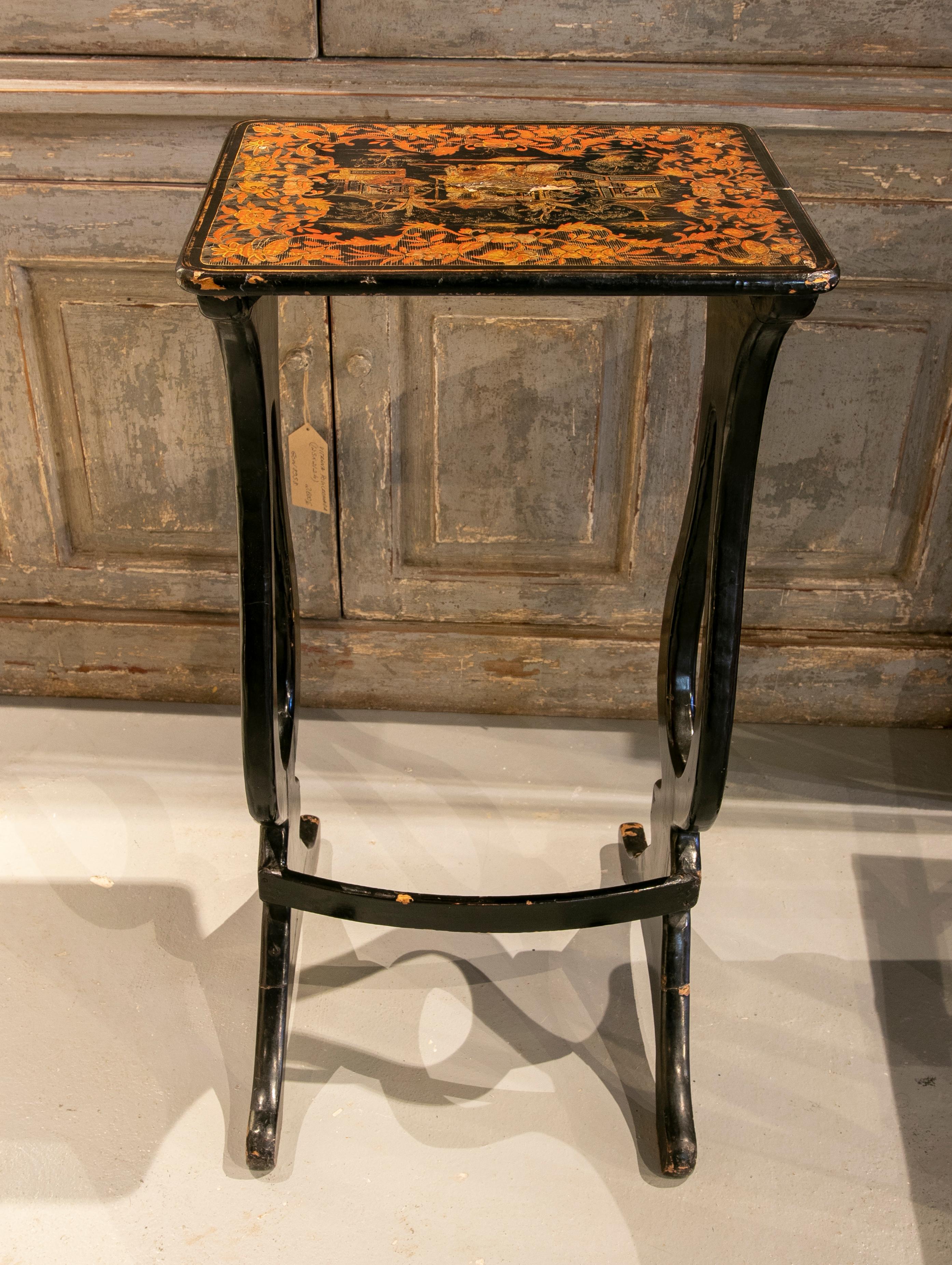 20th Century 1950s Chinoiserie Style Lacquered Wooden Sidetable For Sale