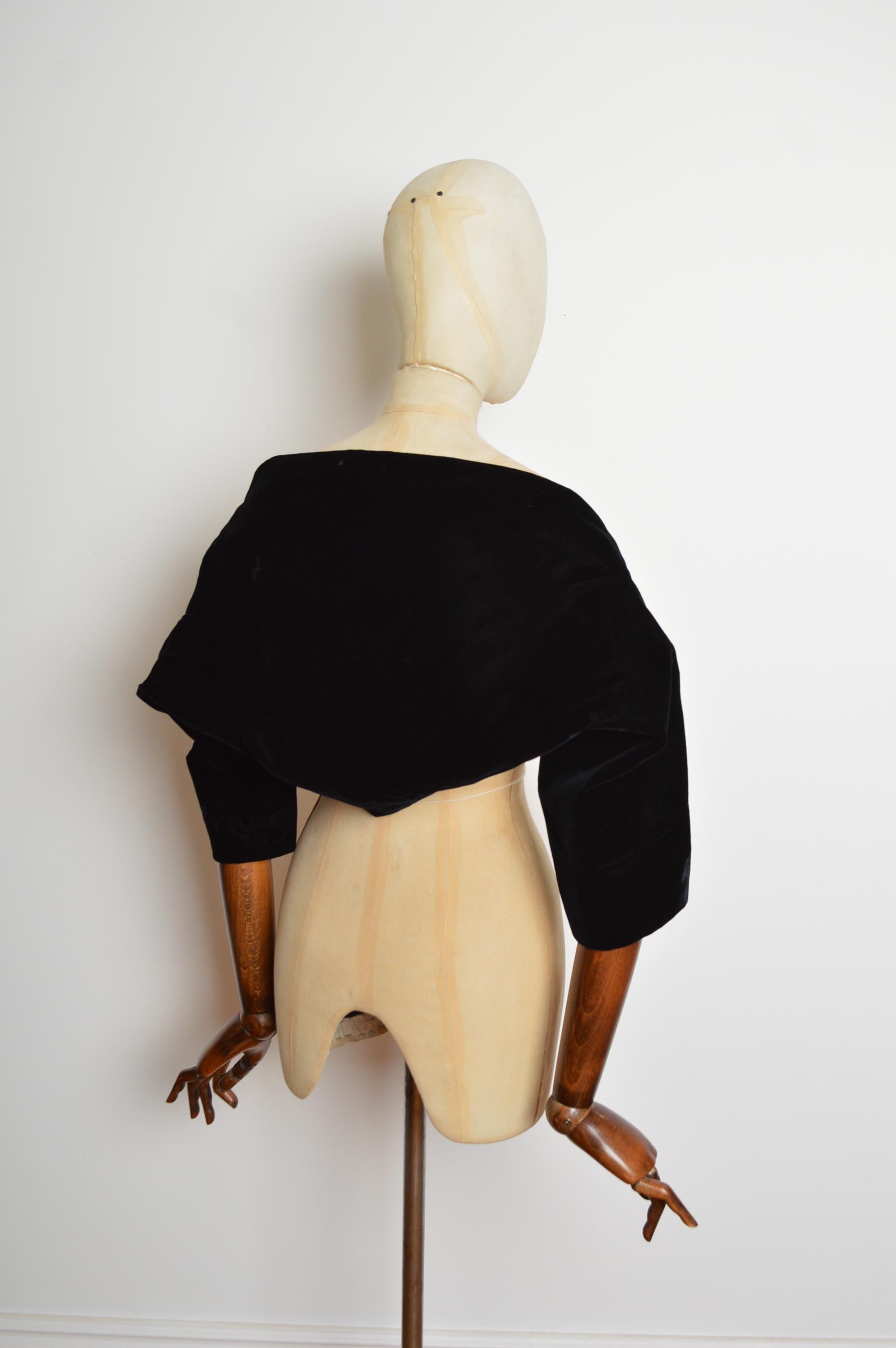 1950's Christian Dior Couture Negro Terciopelo Bolero Estola - Chaqueta Corta Encogida de Hombros en venta 5