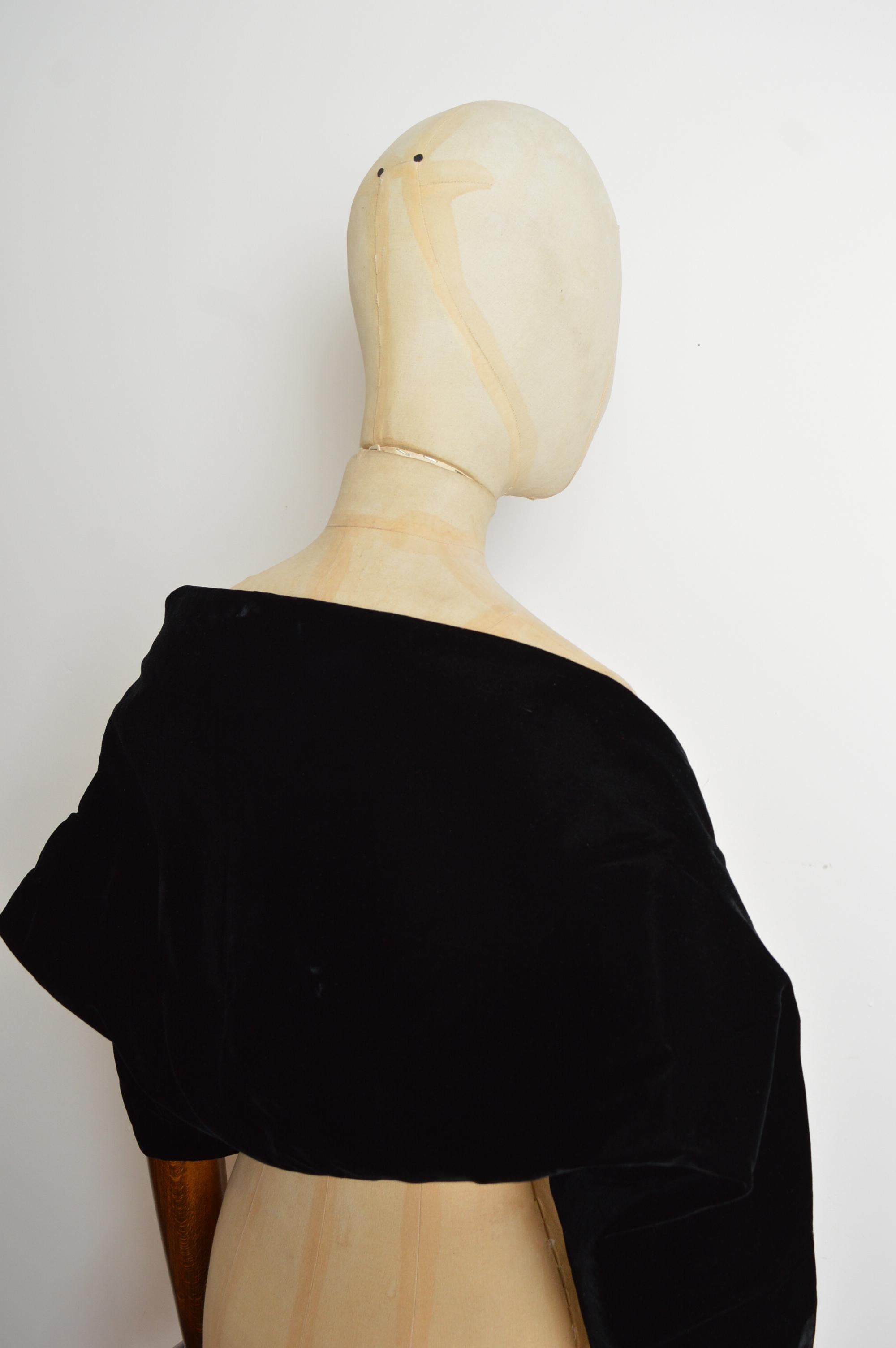 1950's Christian Dior Couture Negro Terciopelo Bolero Estola - Chaqueta Corta Encogida de Hombros Beige en venta
