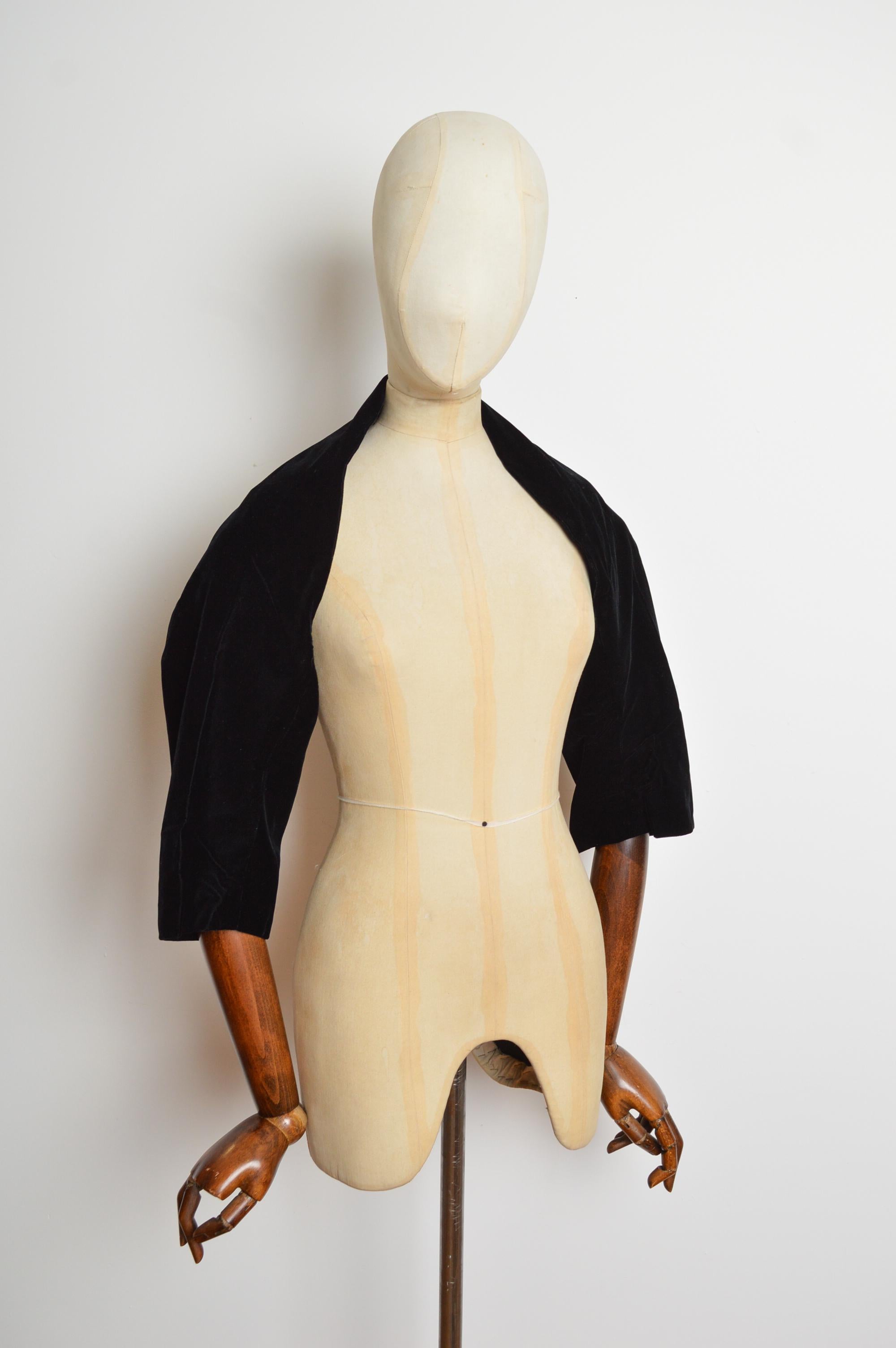 1950's Christian Dior Couture Negro Terciopelo Bolero Estola - Chaqueta Corta Encogida de Hombros en venta 2