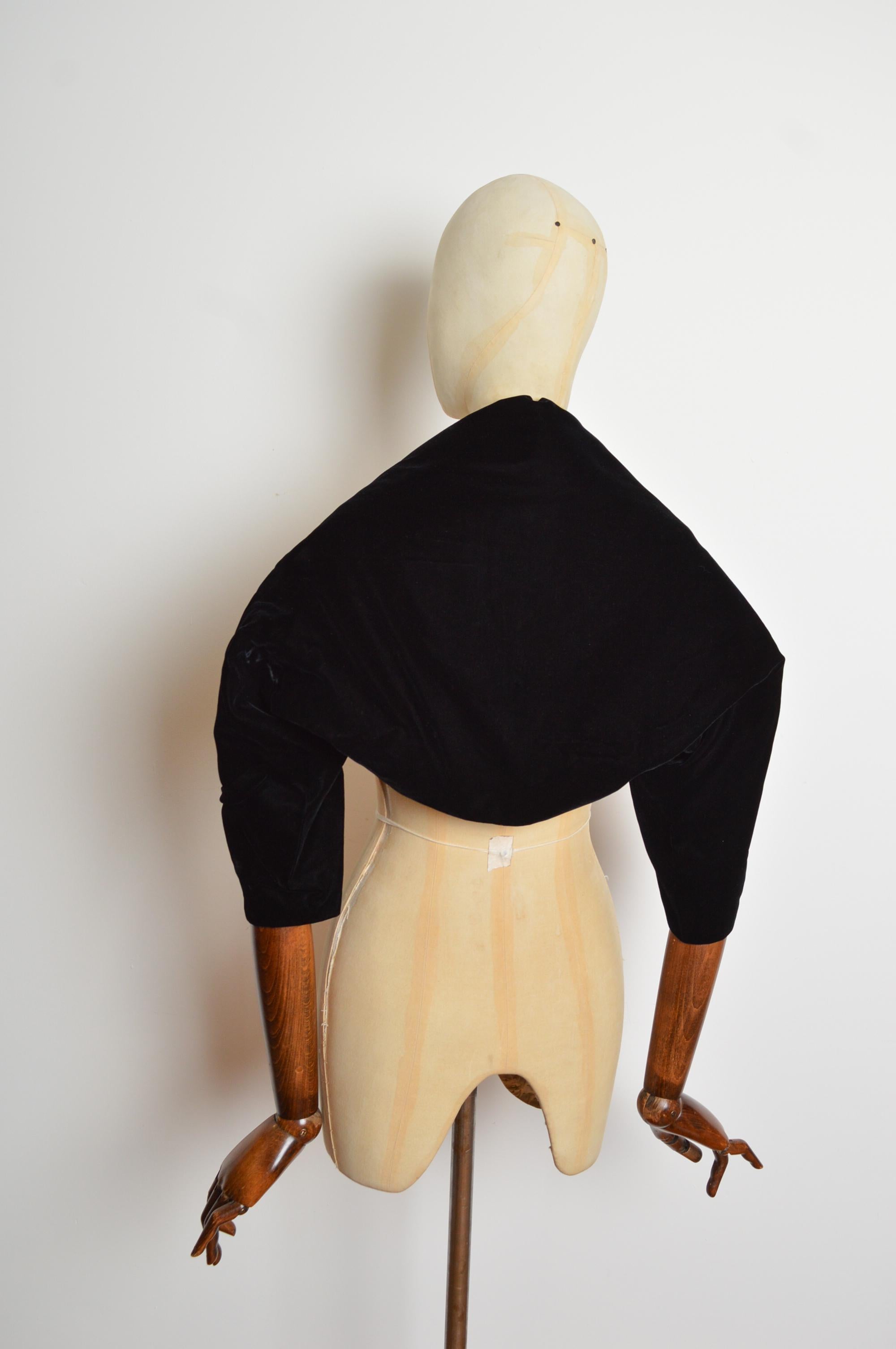 1950's Christian Dior Couture Negro Terciopelo Bolero Estola - Chaqueta Corta Encogida de Hombros en venta 3