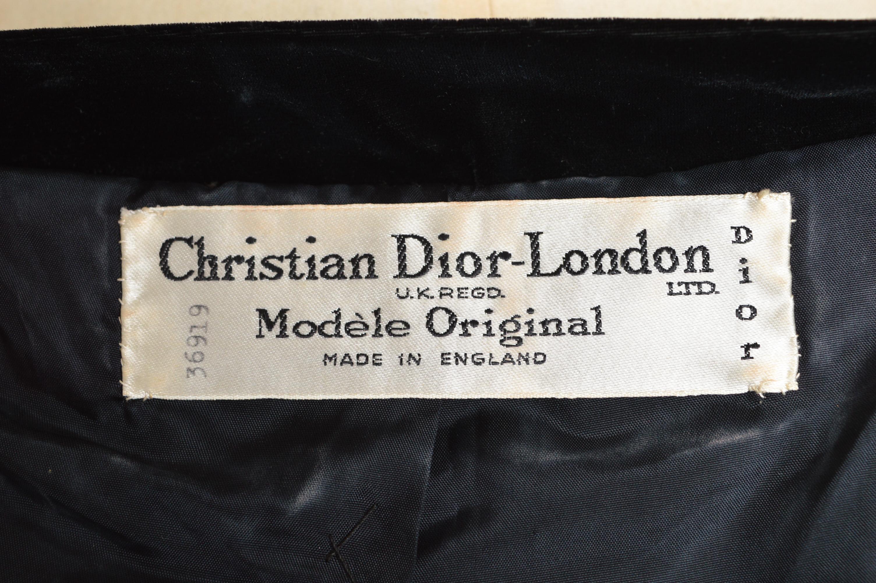 1950's Christian Dior Couture Negro Terciopelo Bolero Estola - Chaqueta Corta Encogida de Hombros en venta 4