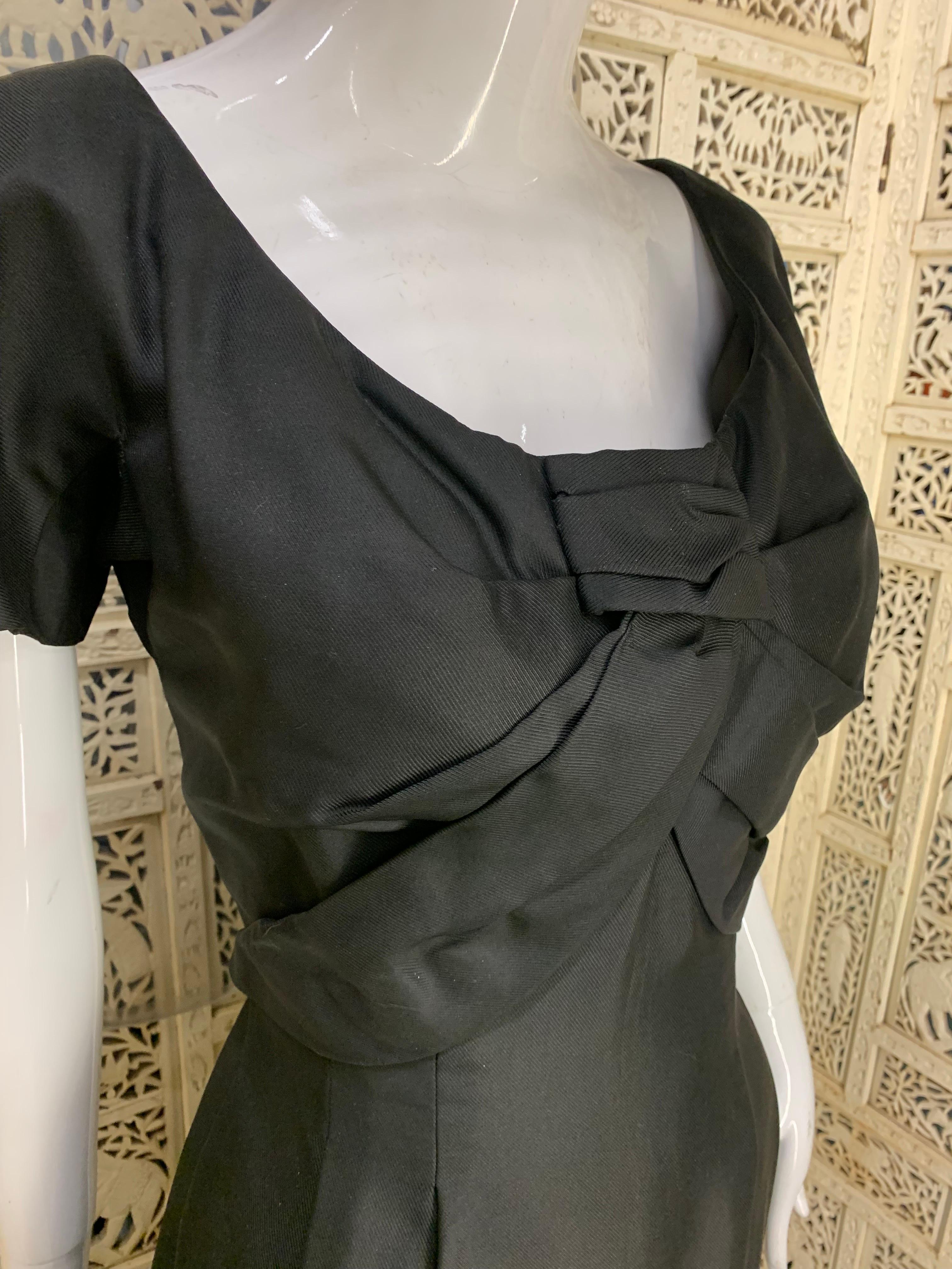 1950er Christian Dior Kleines Schwarzes Kleid mit versteckter Brustlinie und fester Taille  im Angebot 4