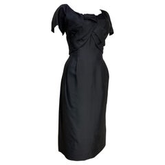 Christian Dior Little Black Dress des années 1950 avec buste rentré et taille cintrée