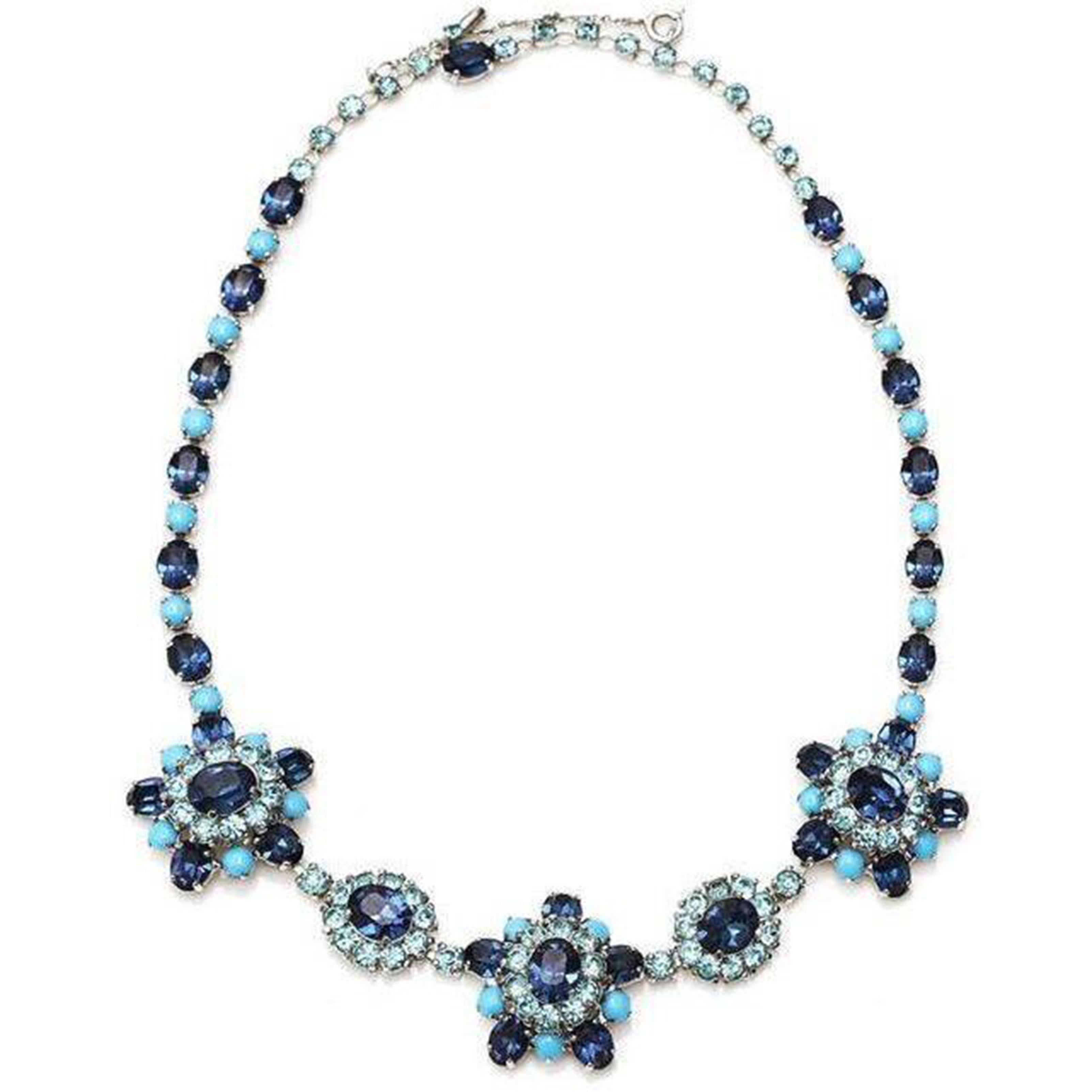 Collier des années 1950 réalisé par Mitchel Maer pour Christian Dior et entièrement signé au revers dans un cartouche ovale.  Il s'agit de l'un des designs les plus connus et il est essentiel pour tout collectionneur de bijoux de cette maison de