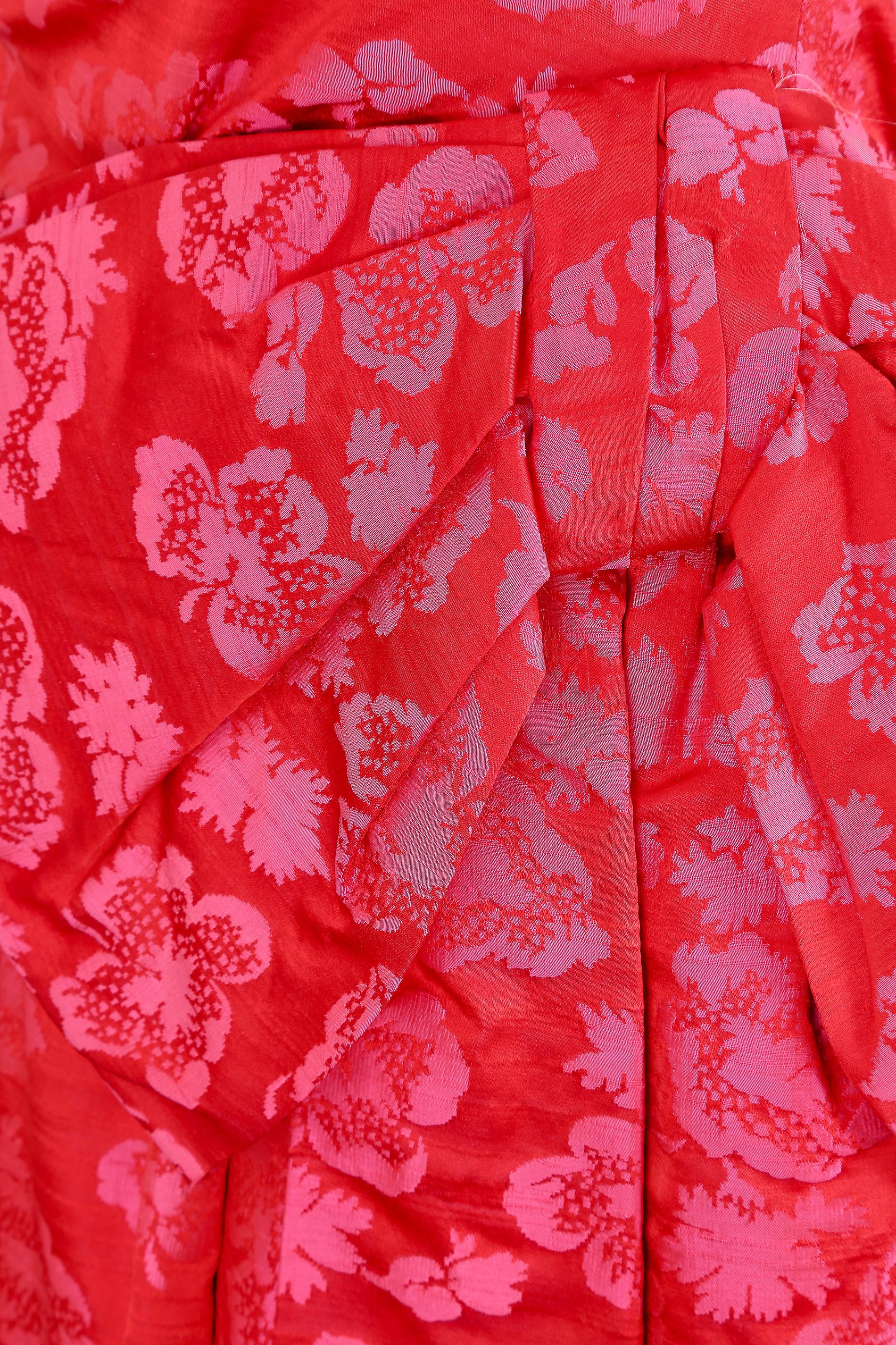 Vestido de Damasco de Seda Rosa Christian Dior París de los años 50 en venta 1