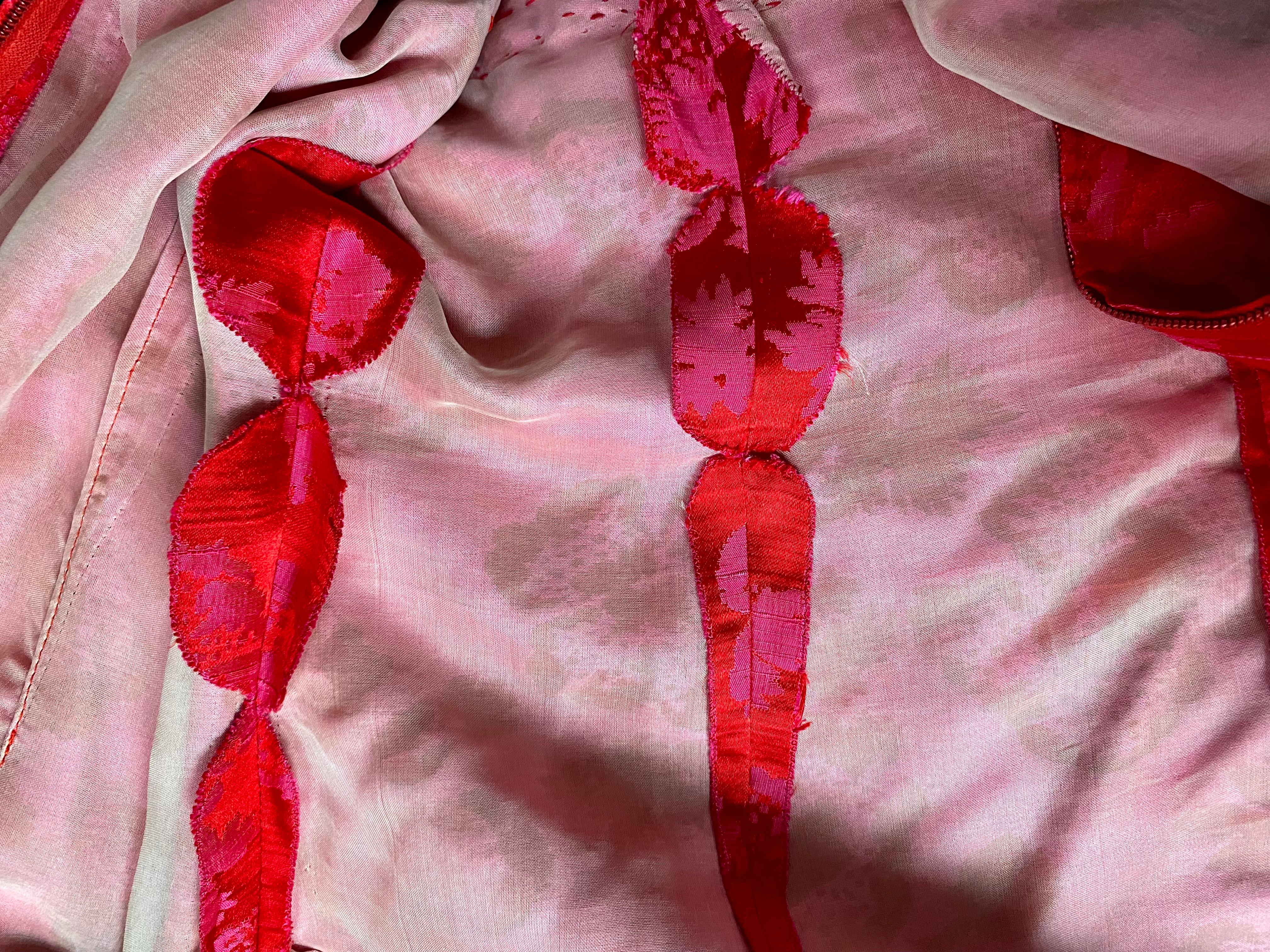 Vestido de Damasco de Seda Rosa Christian Dior París de los años 50 en venta 4