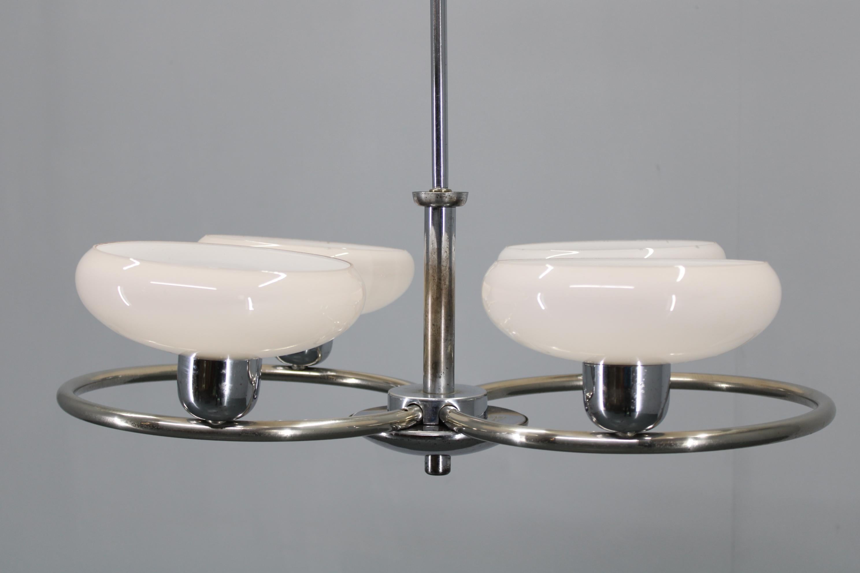 XX secolo Lampadario in vetro e cromo degli anni '50 di Drukov, Cecoslovacchia in vendita
