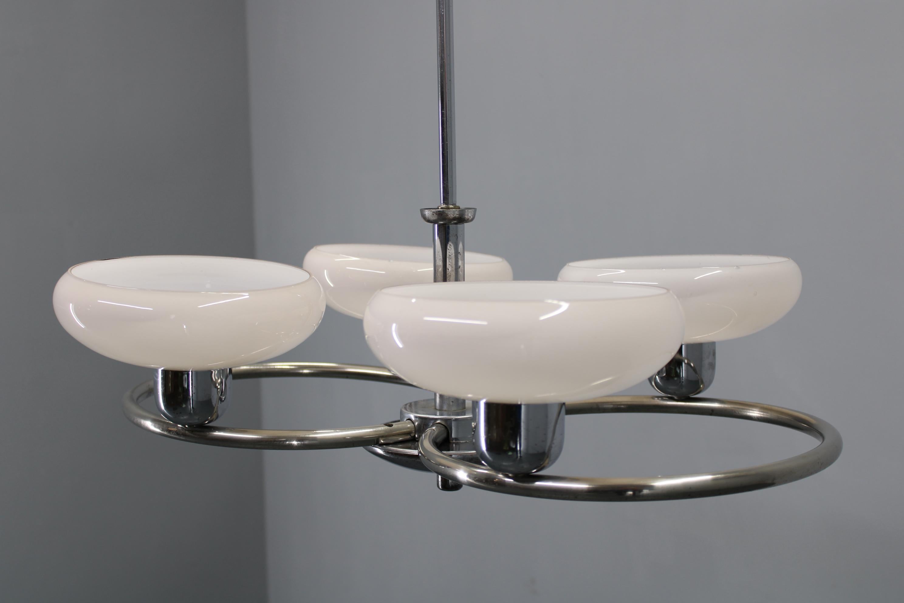 Vetro Lampadario in vetro e cromo degli anni '50 di Drukov, Cecoslovacchia in vendita