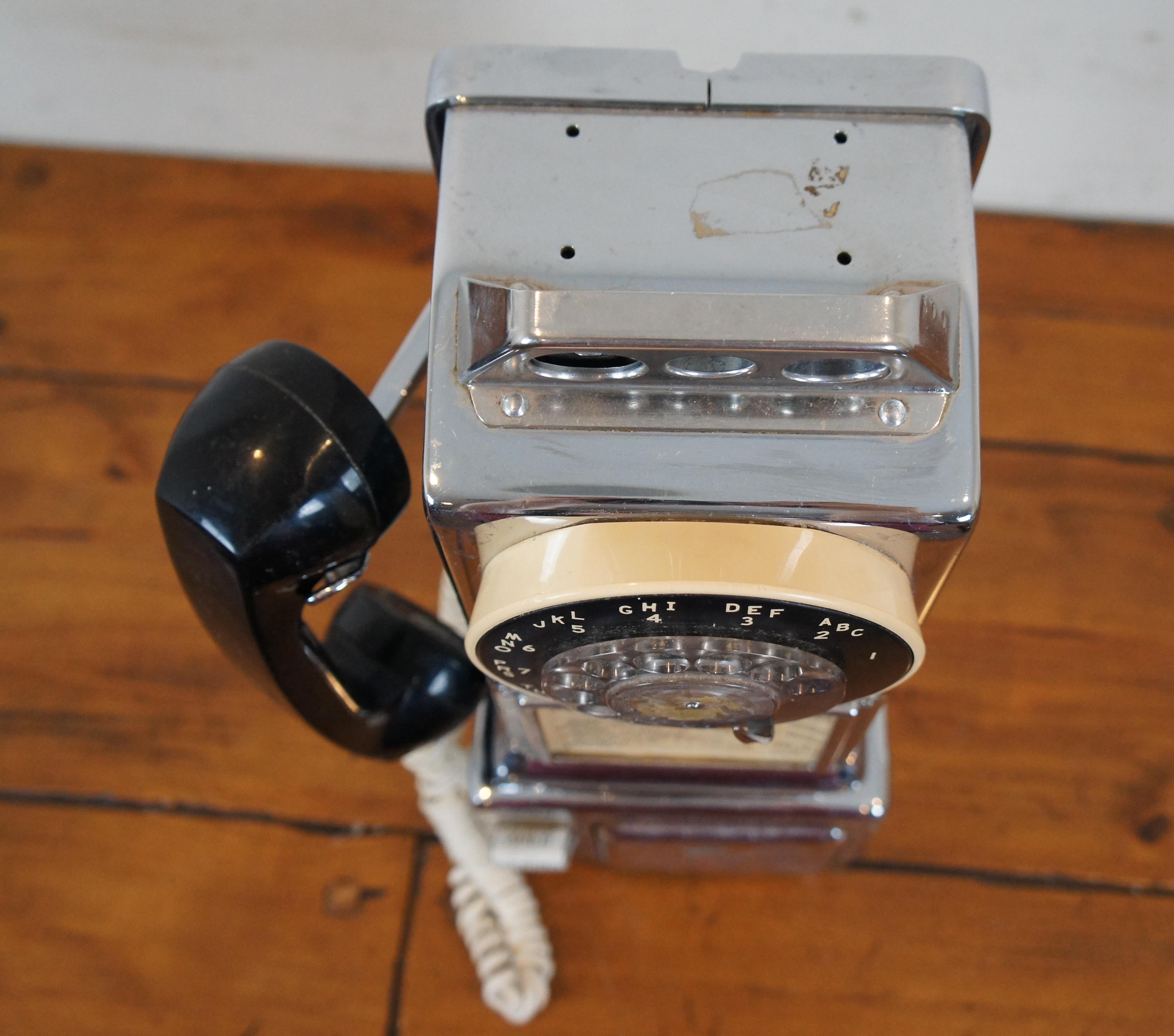 1950s Chrome Automatic Electric Rotary Pay Phone Telephone 3 Coin Slot In Good Condition In Dayton, OH