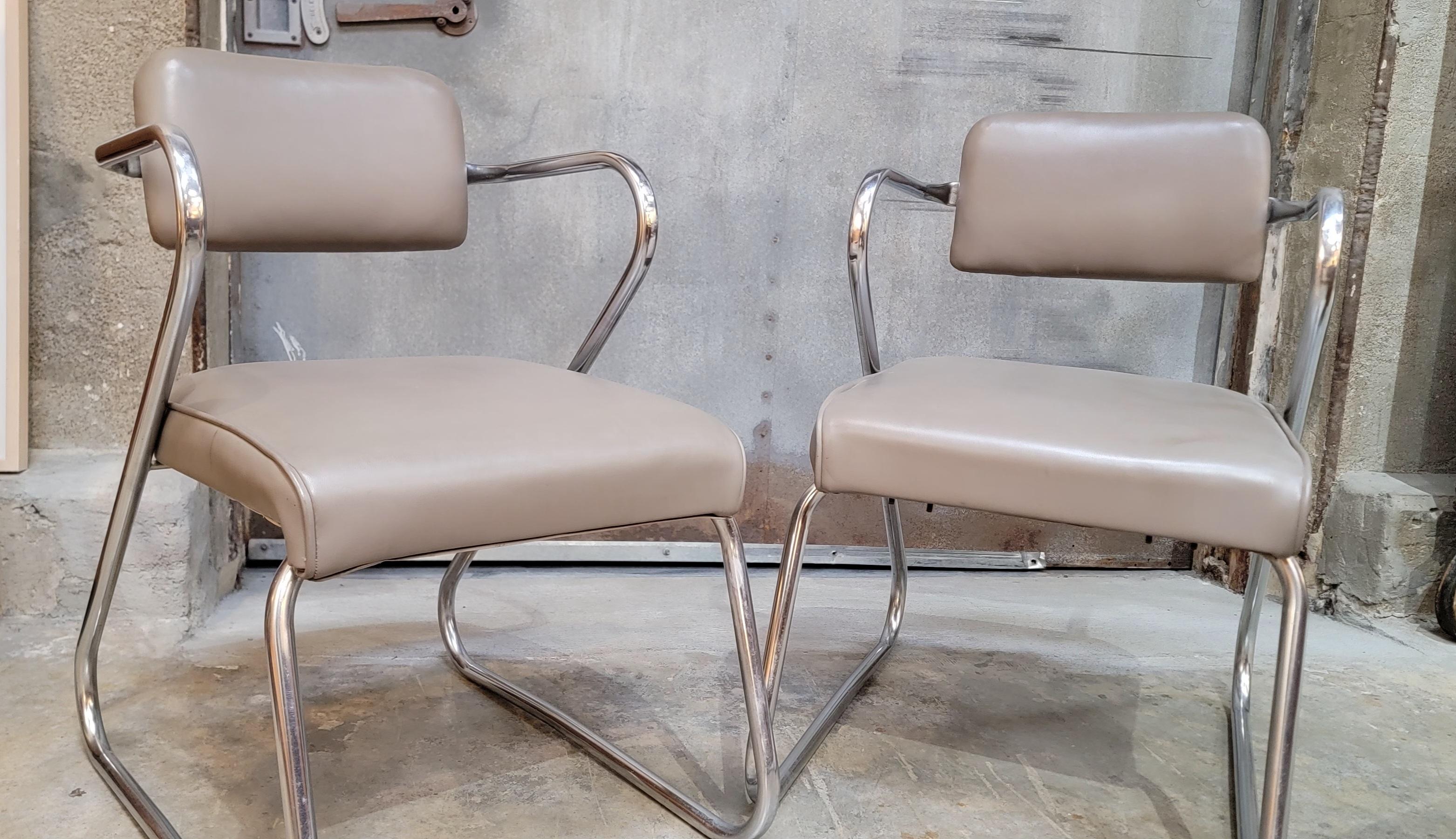 Américain Paire de chaises chromées des années 1950 à la manière de KEM Weber en vente