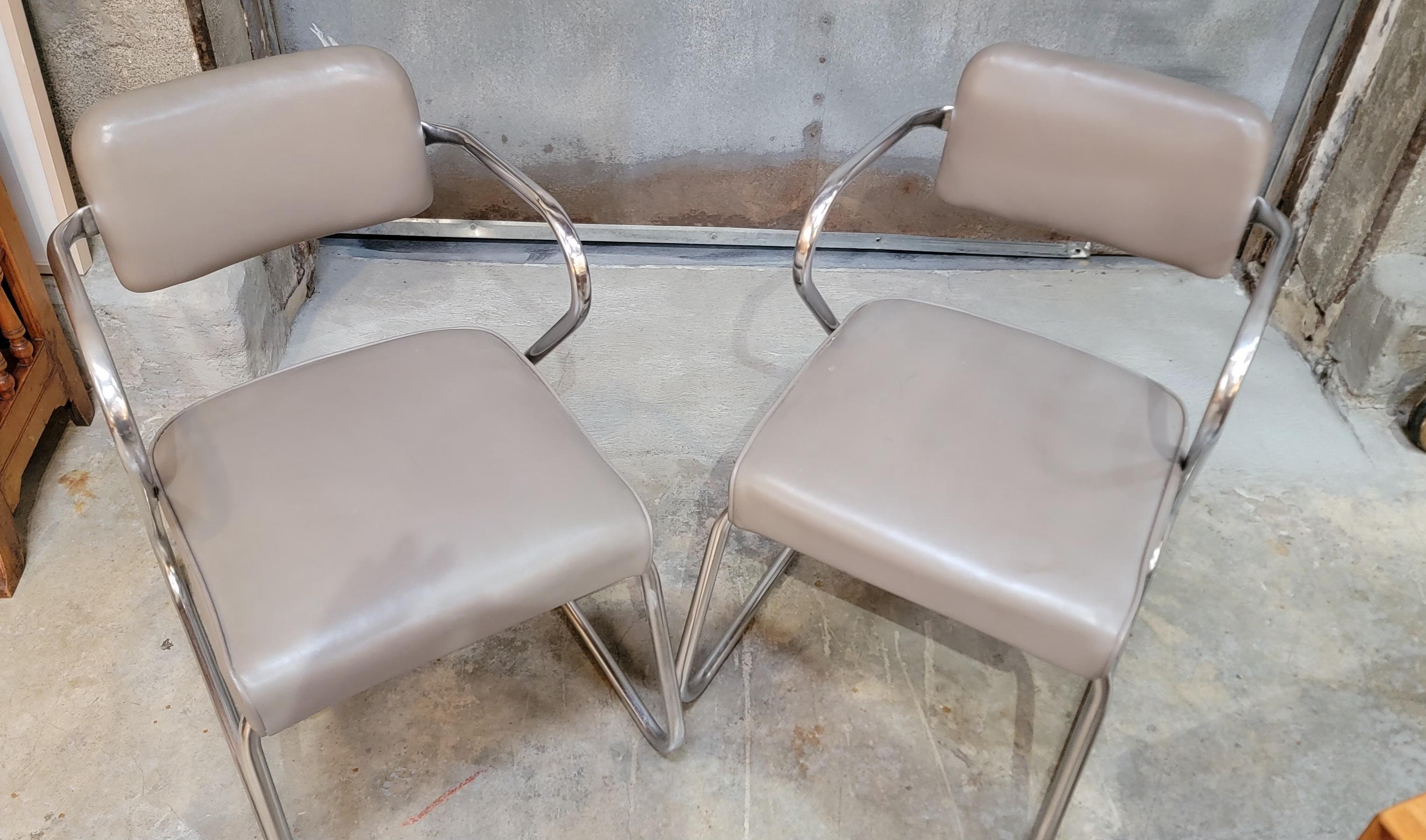 Paire de chaises chromées des années 1950 à la manière de KEM Weber Bon état - En vente à Fulton, CA