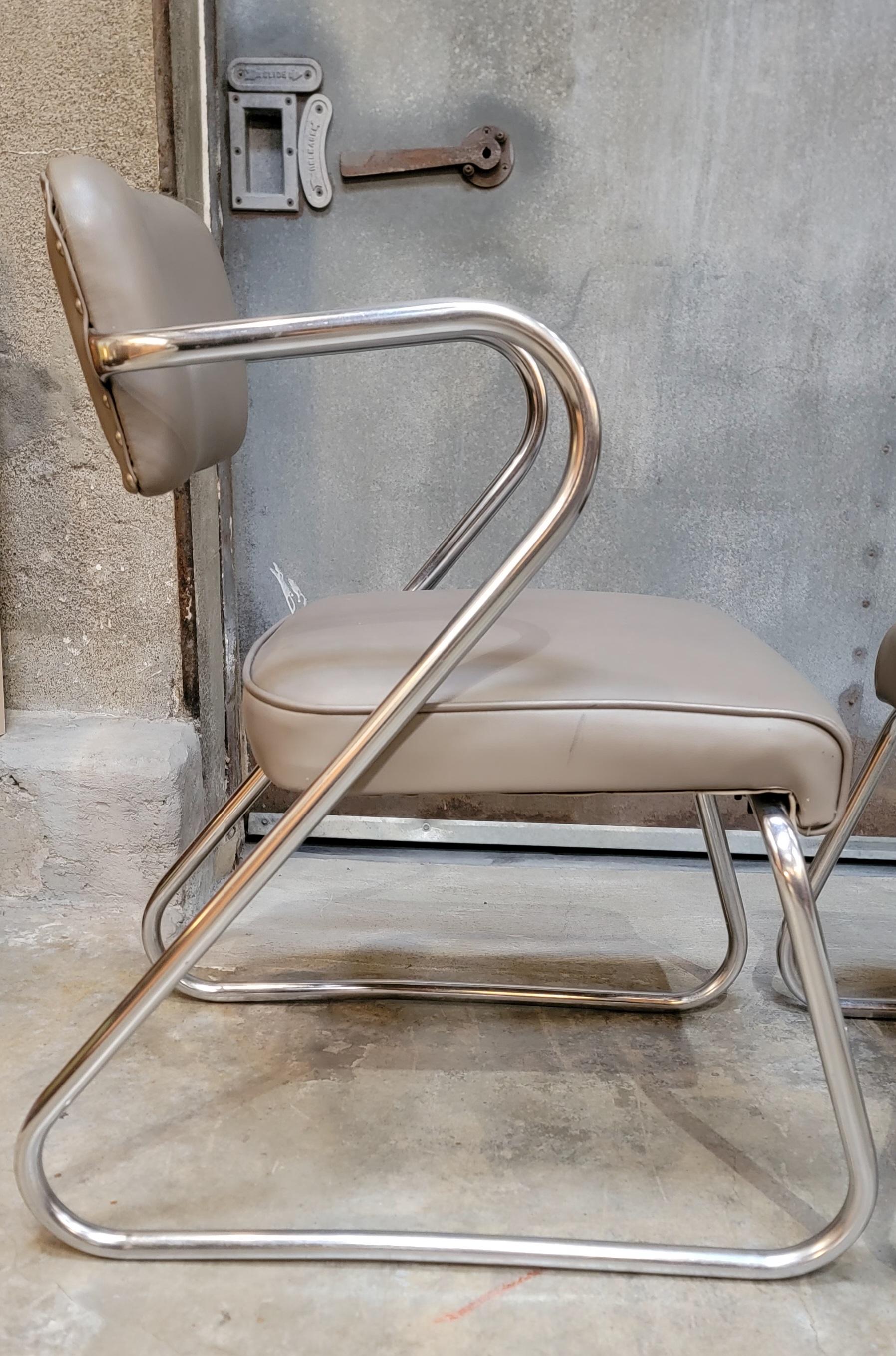 20ième siècle Paire de chaises chromées des années 1950 à la manière de KEM Weber en vente