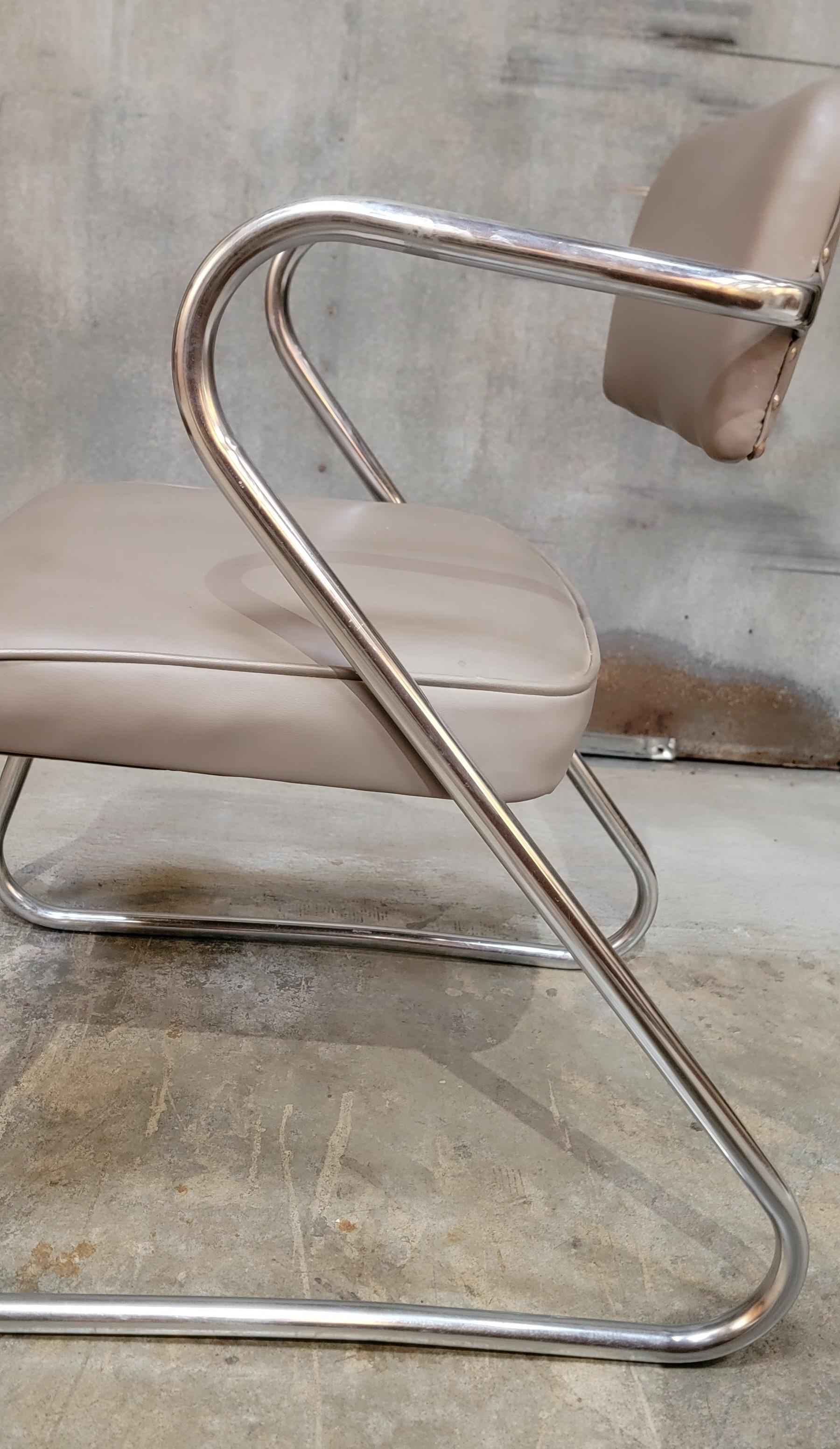 Chrome Paire de chaises chromées des années 1950 à la manière de KEM Weber en vente