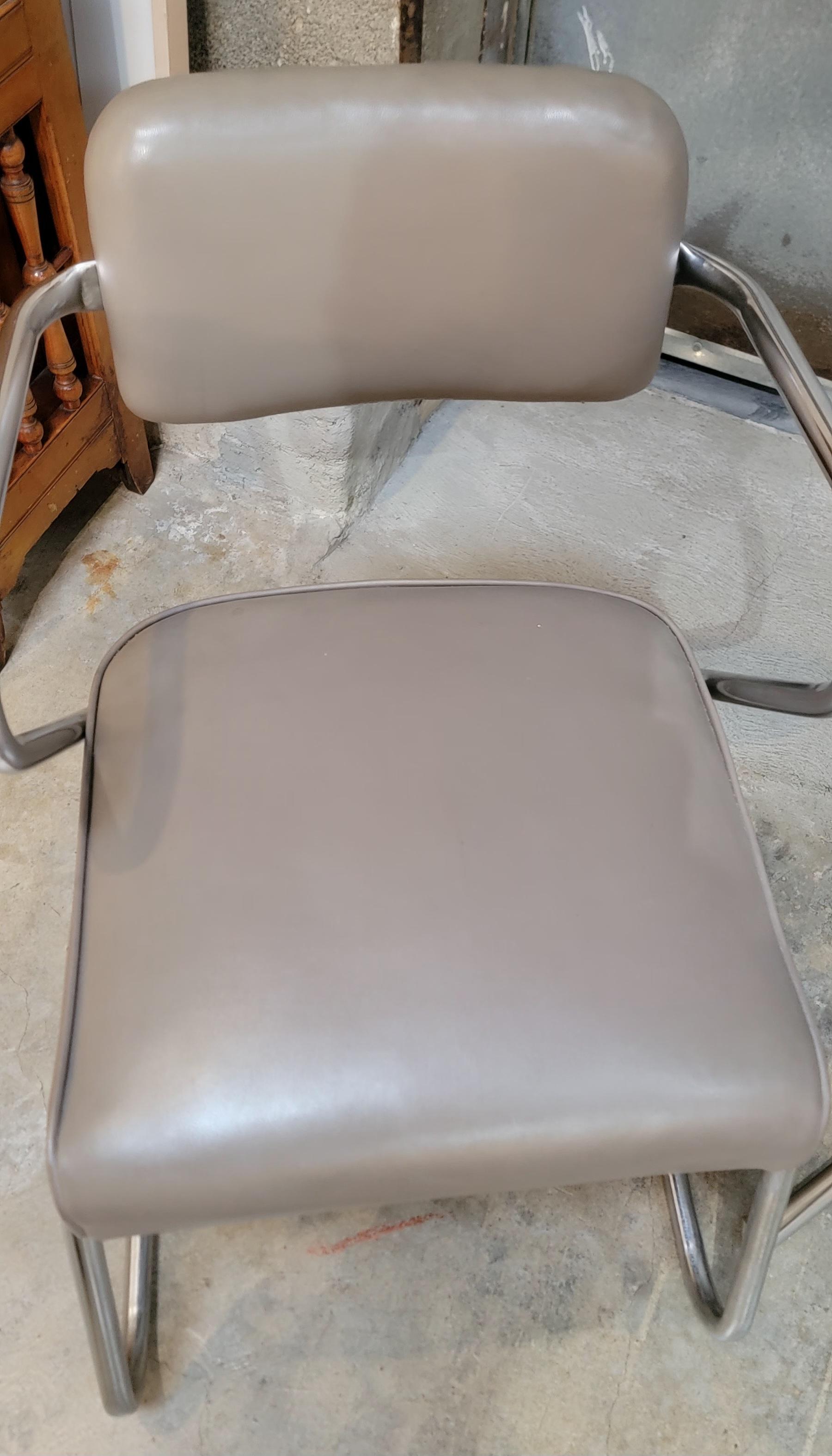 Paire de chaises chromées des années 1950 à la manière de KEM Weber en vente 1
