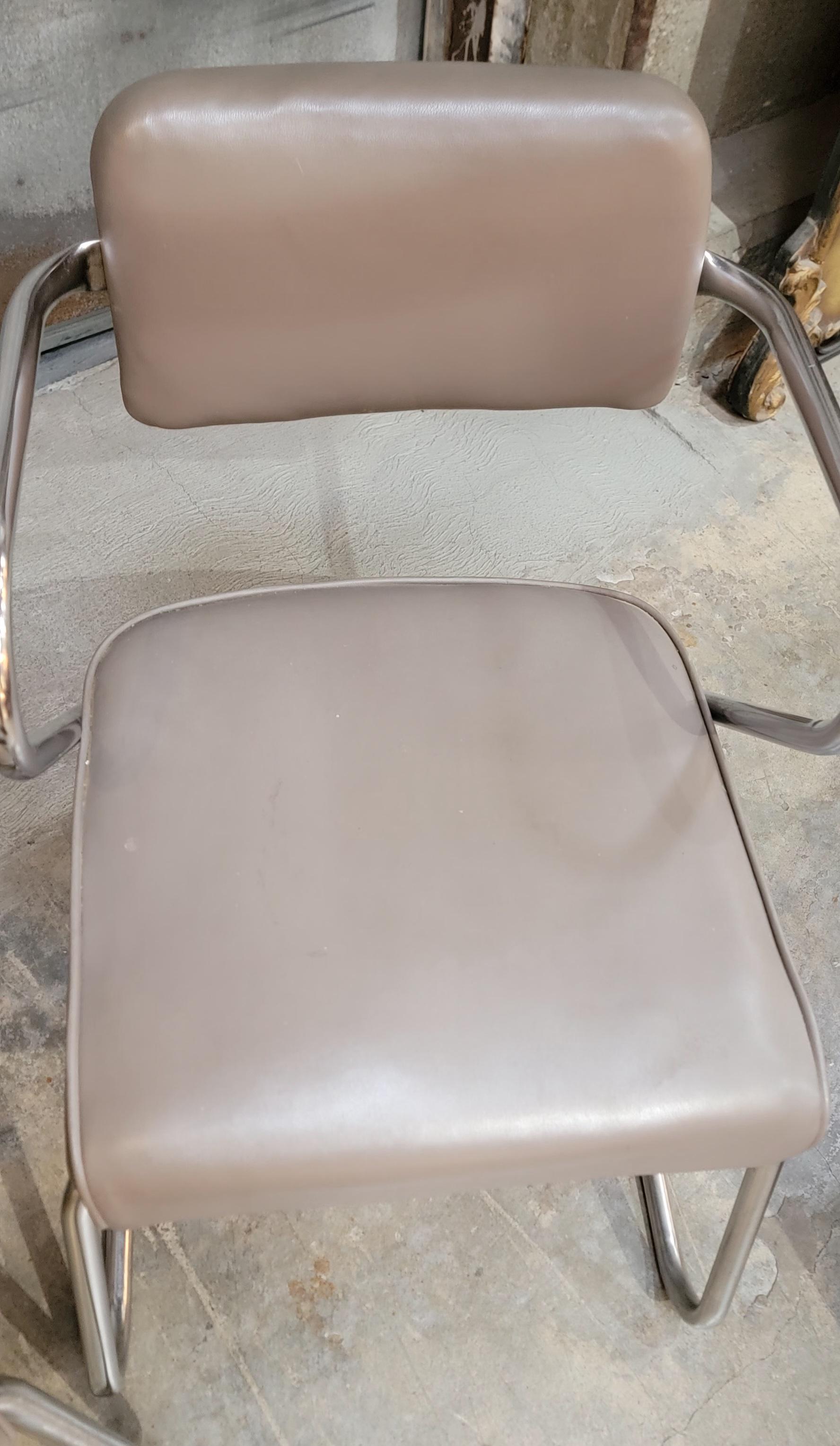 Paire de chaises chromées des années 1950 à la manière de KEM Weber en vente 2
