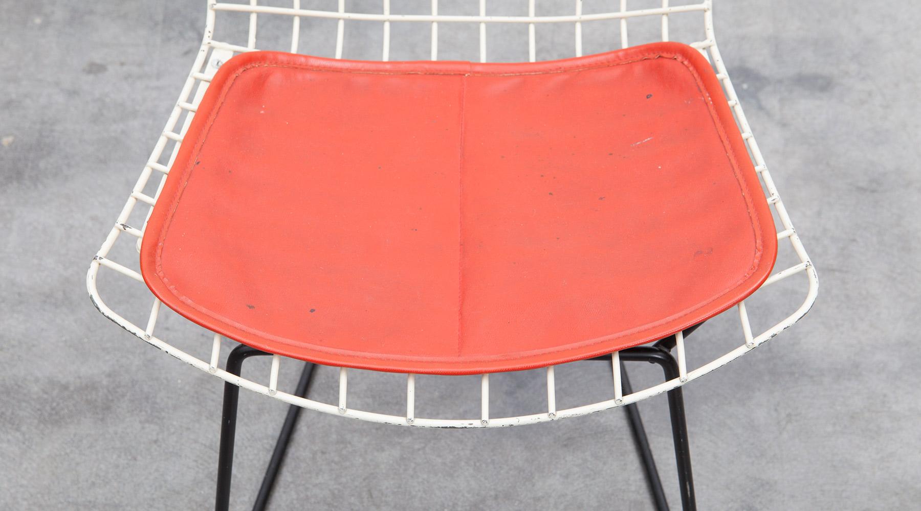 1950s Chrome-Plated Steel Wire Kids Side Chair by Harry Bertoia 'c' In Good Condition For Sale In Frankfurt, Hessen, DE