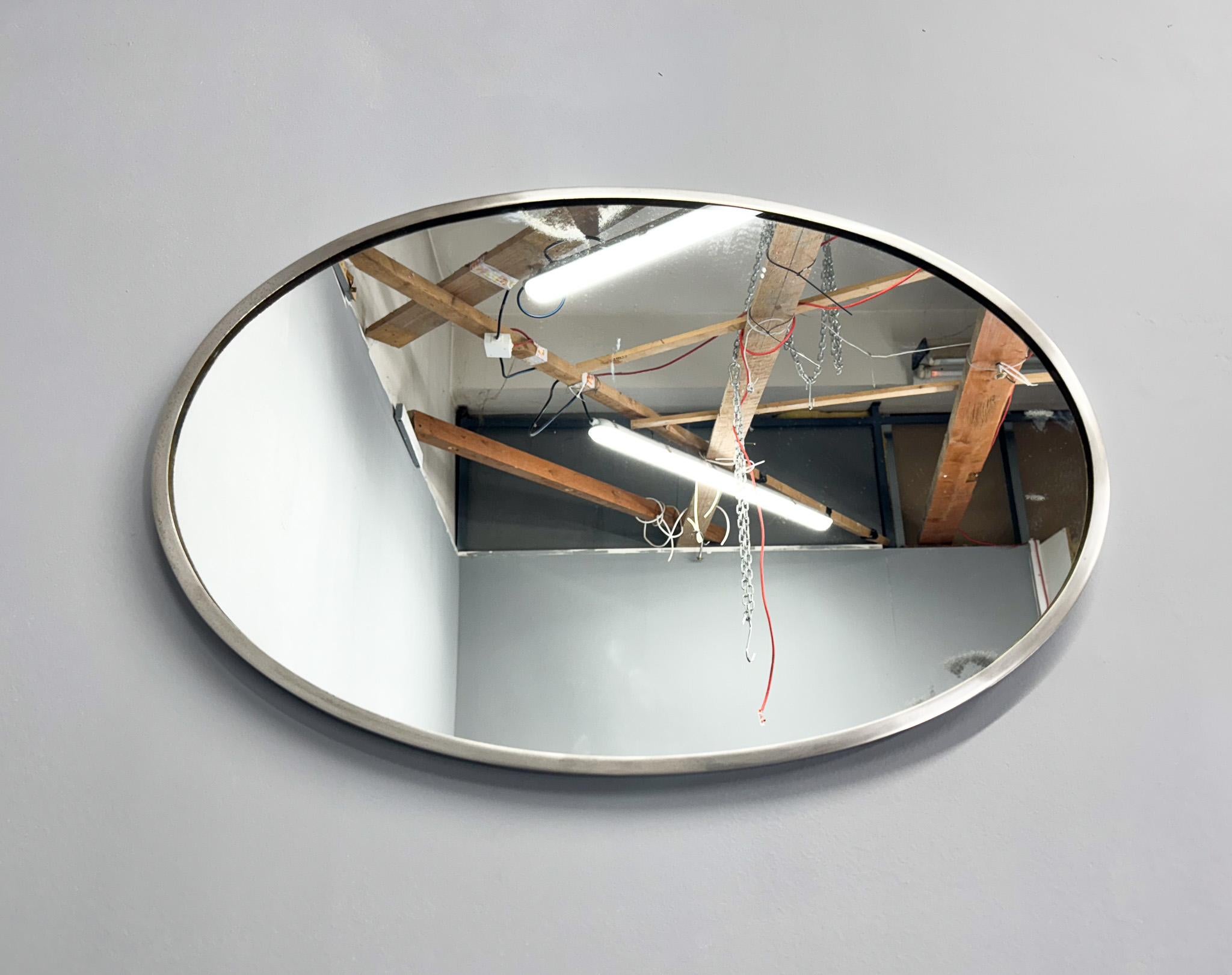 Tchèque Miroir mural chromé des années 1950, Tchécoslovaquie en vente
